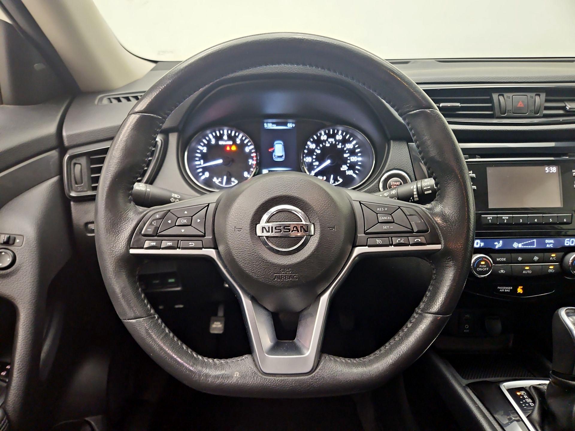 Thumbnail: 2017 Nissan Rogue - 10
