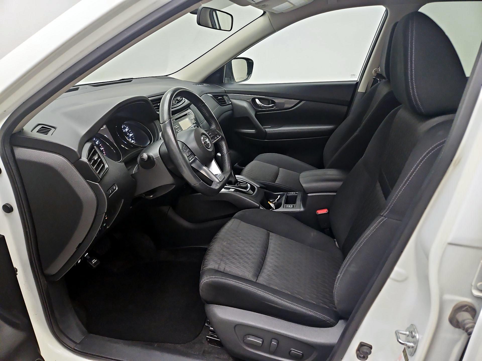 Thumbnail: 2017 Nissan Rogue - 11