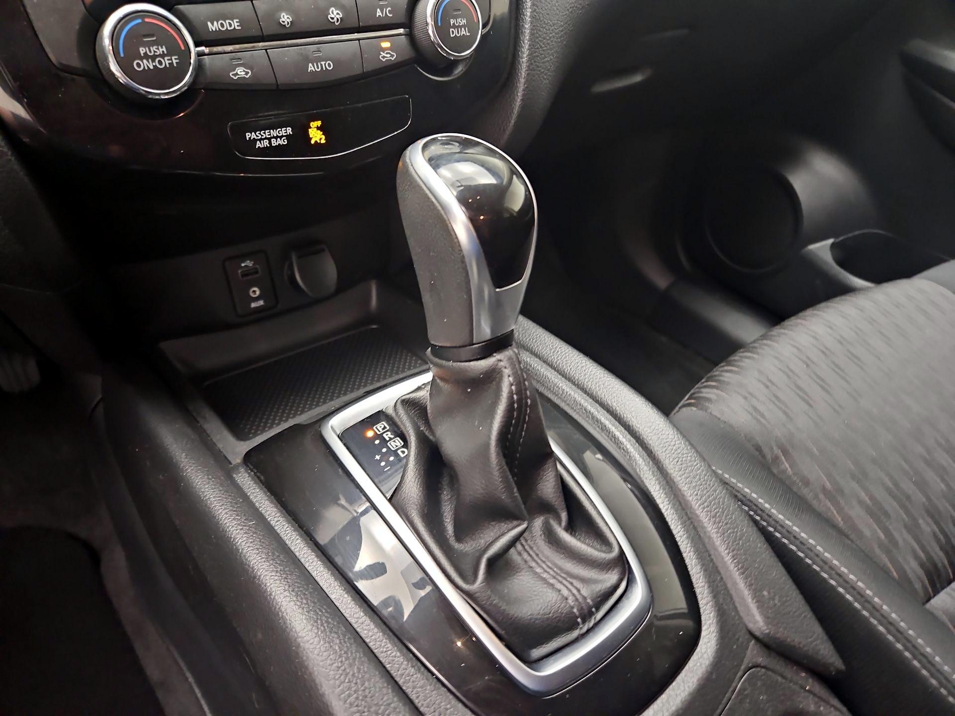 Thumbnail: 2017 Nissan Rogue - 17