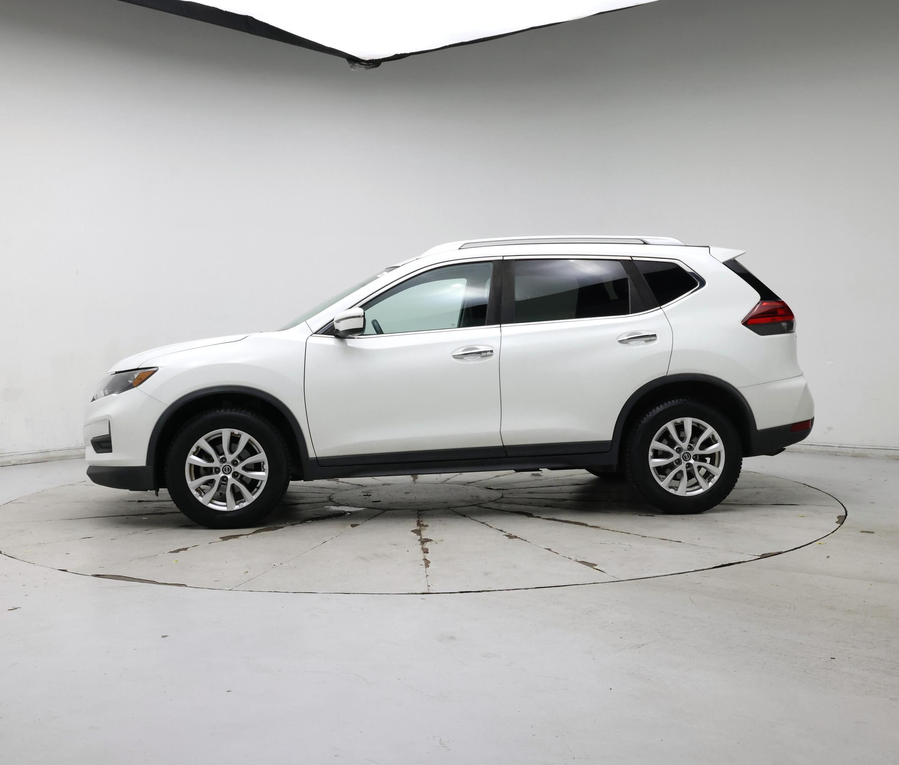 Thumbnail: 2017 Nissan Rogue - 3