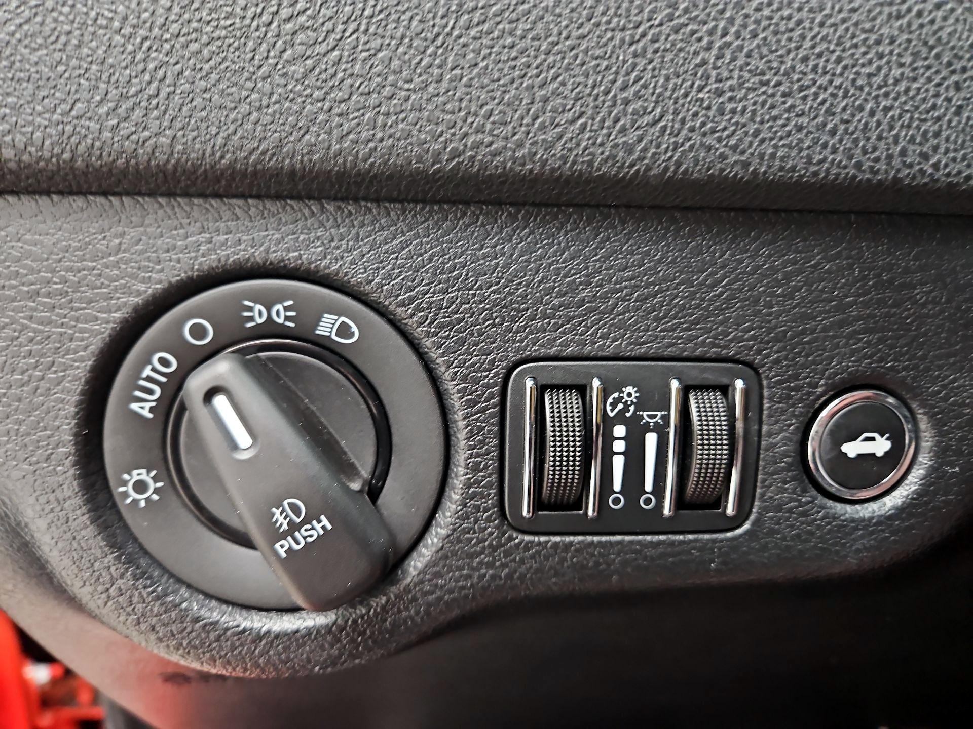 Thumbnail: 2016 Dodge Charger - 13