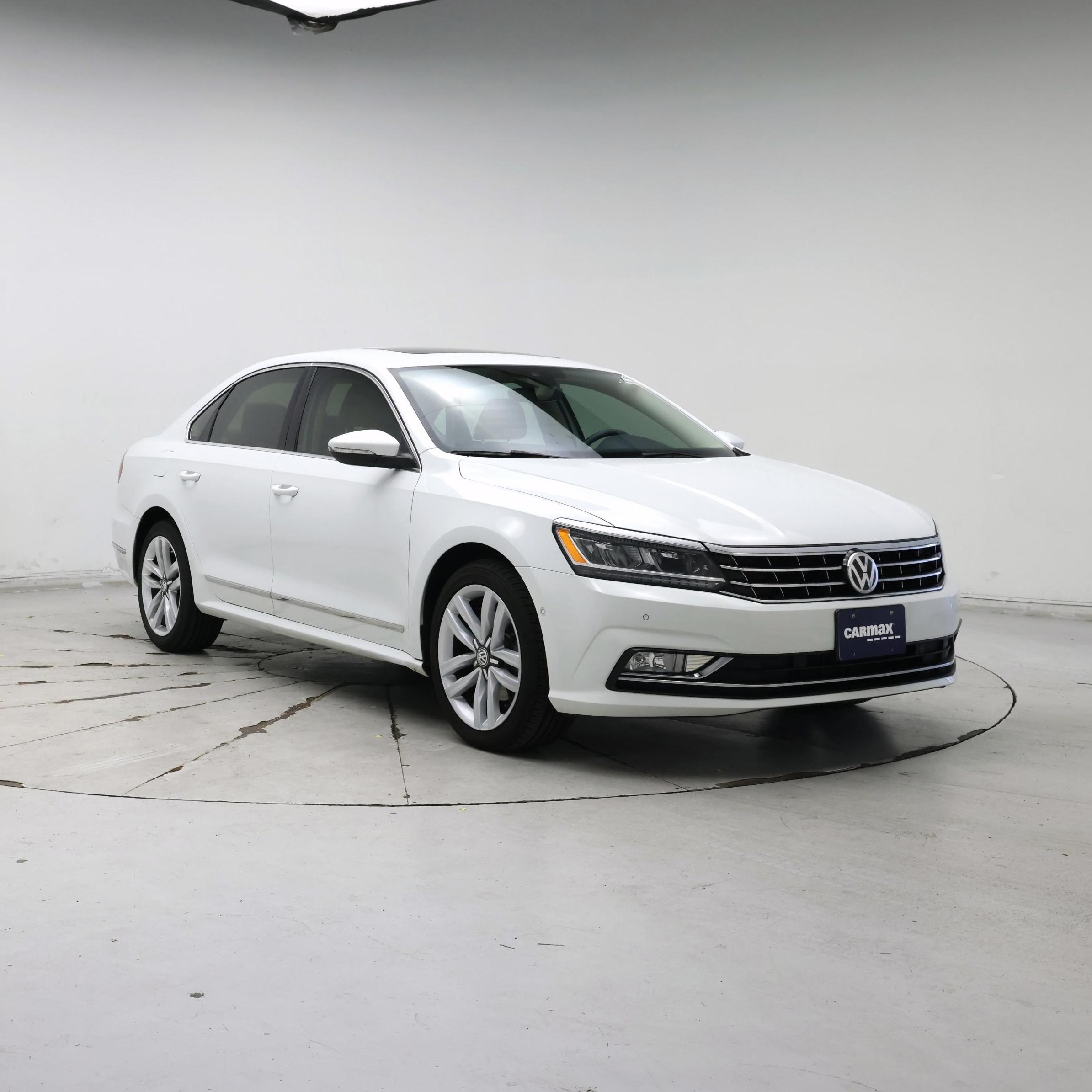 White 2017 Volkswagen Passat Sedan Front-Wheel Drive Automatic