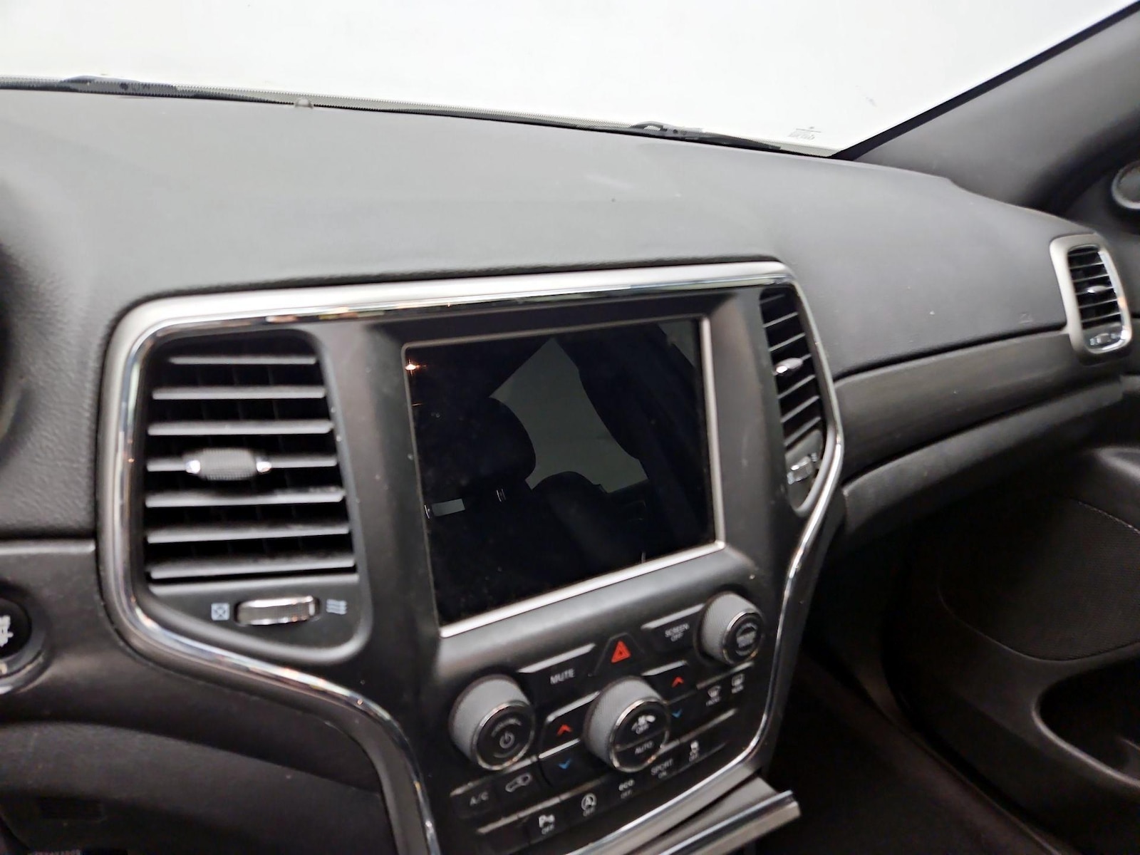 2018 Jeep Grand Cherokee Altitude - Photo 17