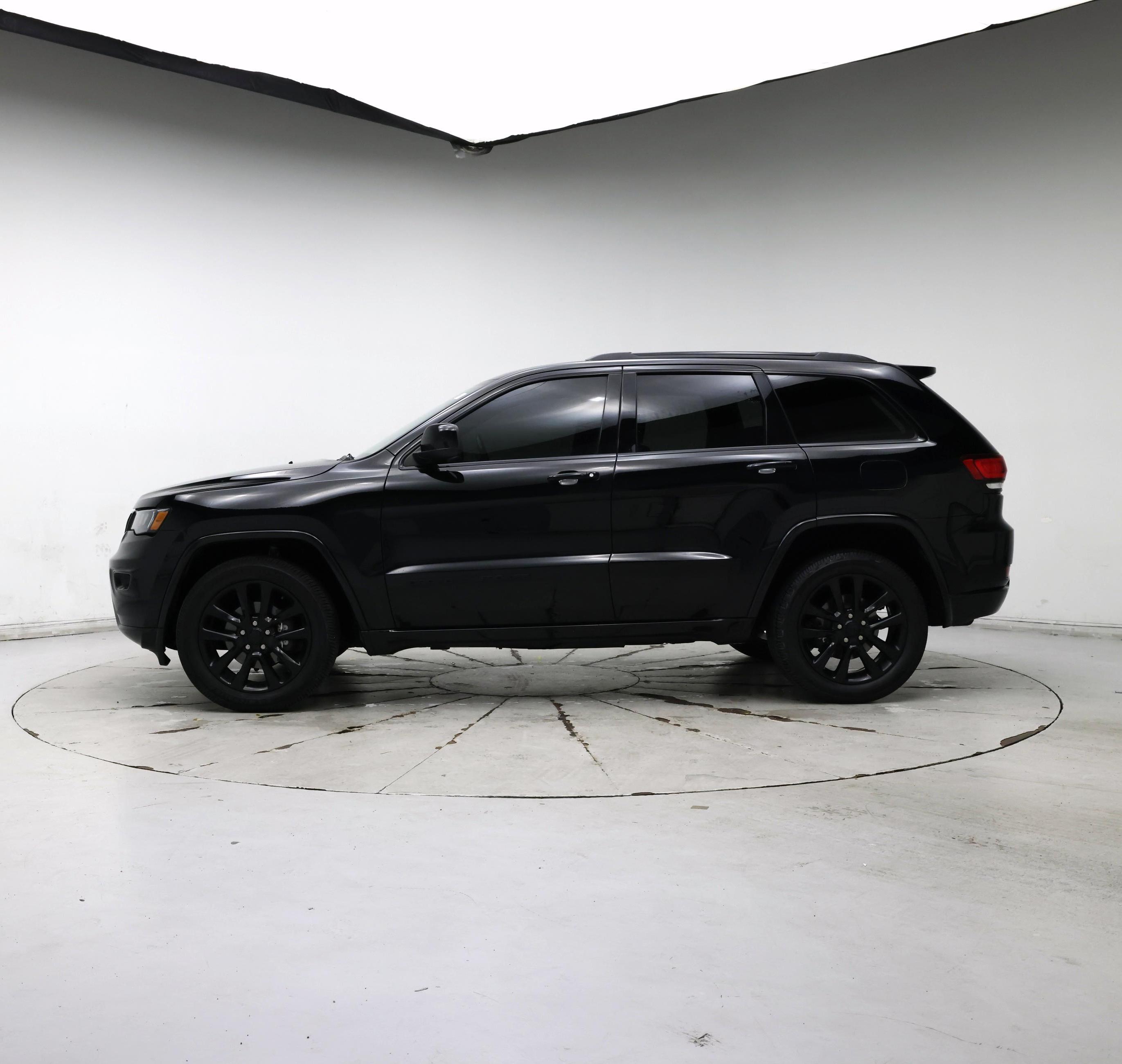 Thumbnail: 2018 Jeep Grand Cherokee - 3