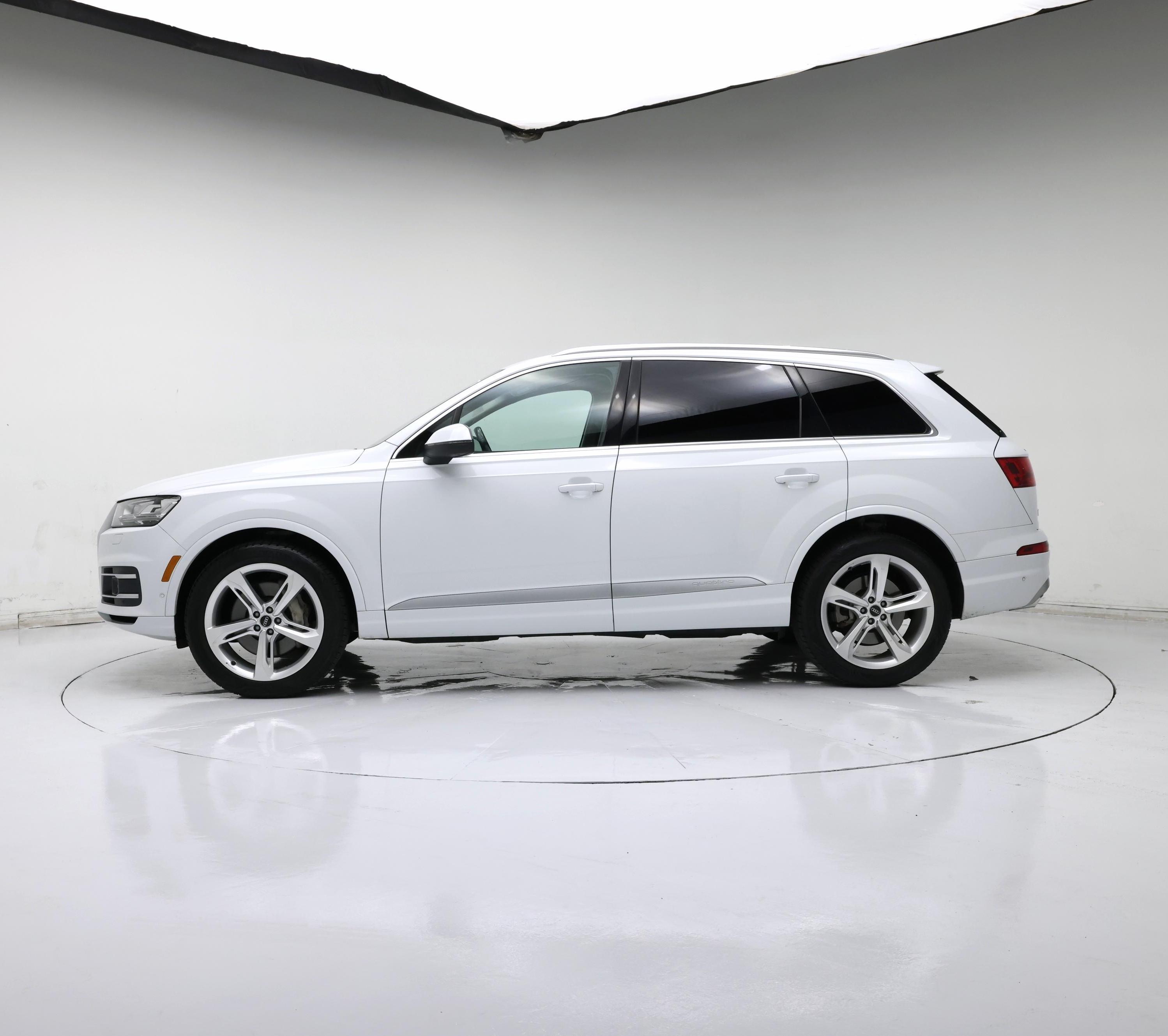 Thumbnail: 2019 Audi Q7 - 3