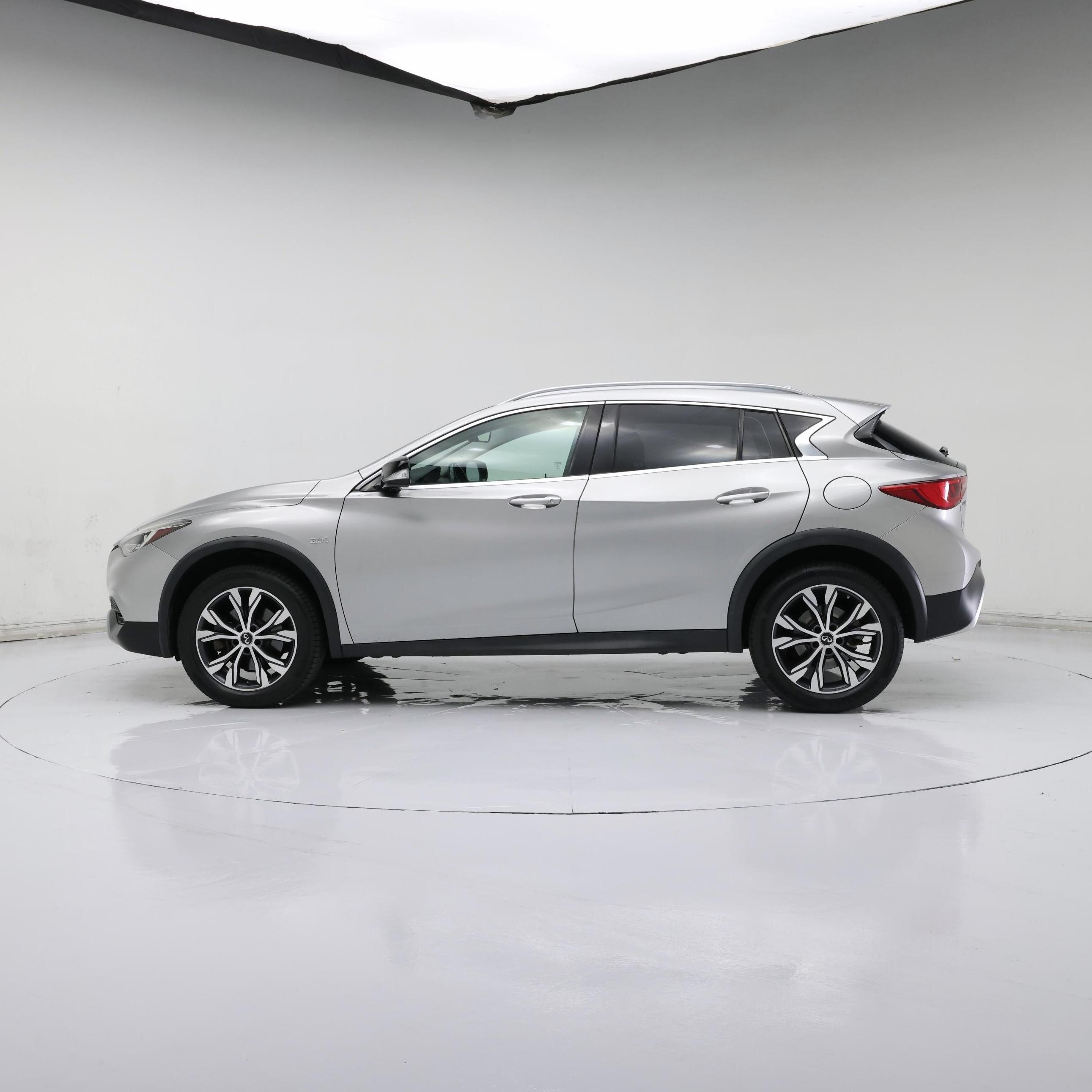 Thumbnail: 2017 INFINITI QX30 - 3