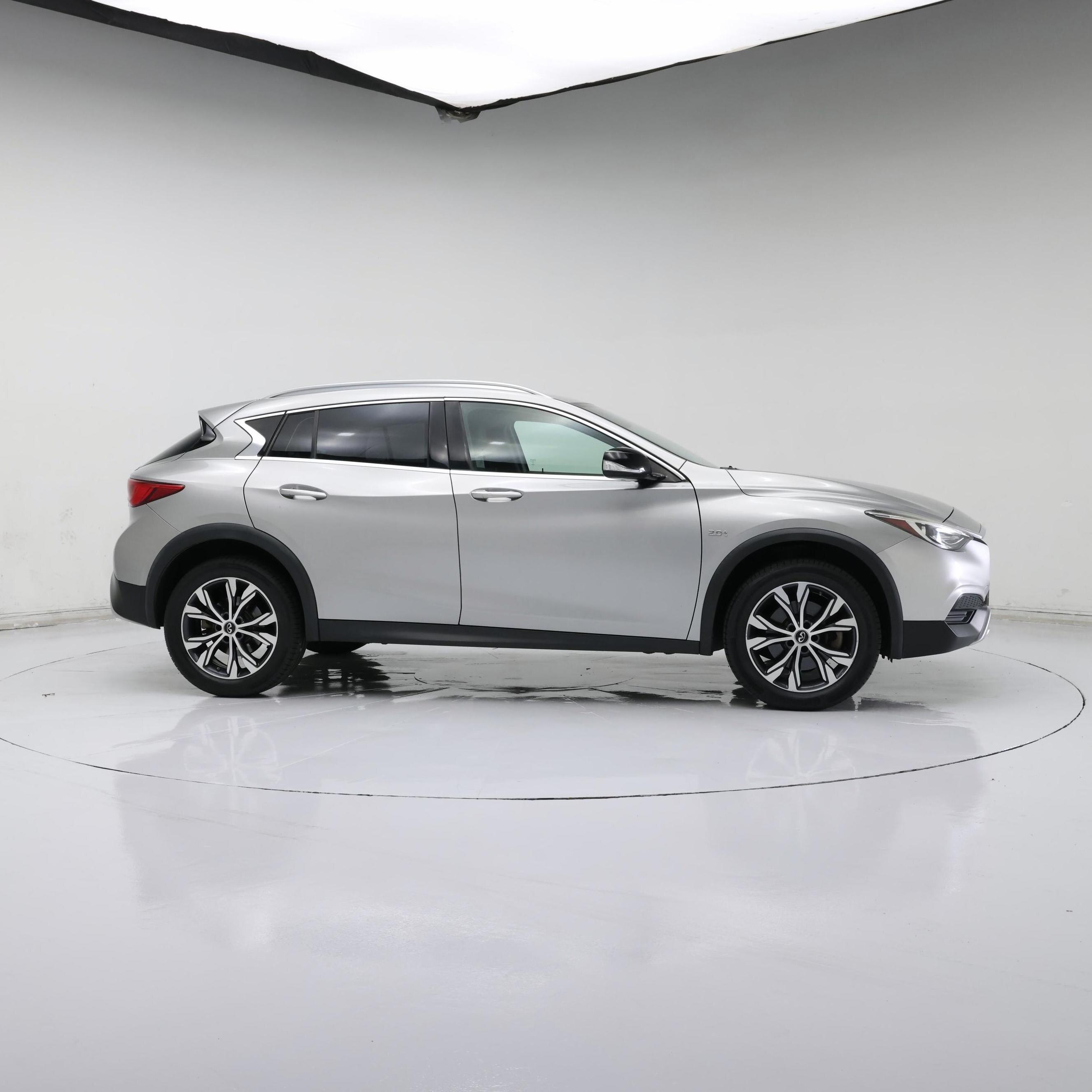 Thumbnail: 2017 INFINITI QX30 - 7