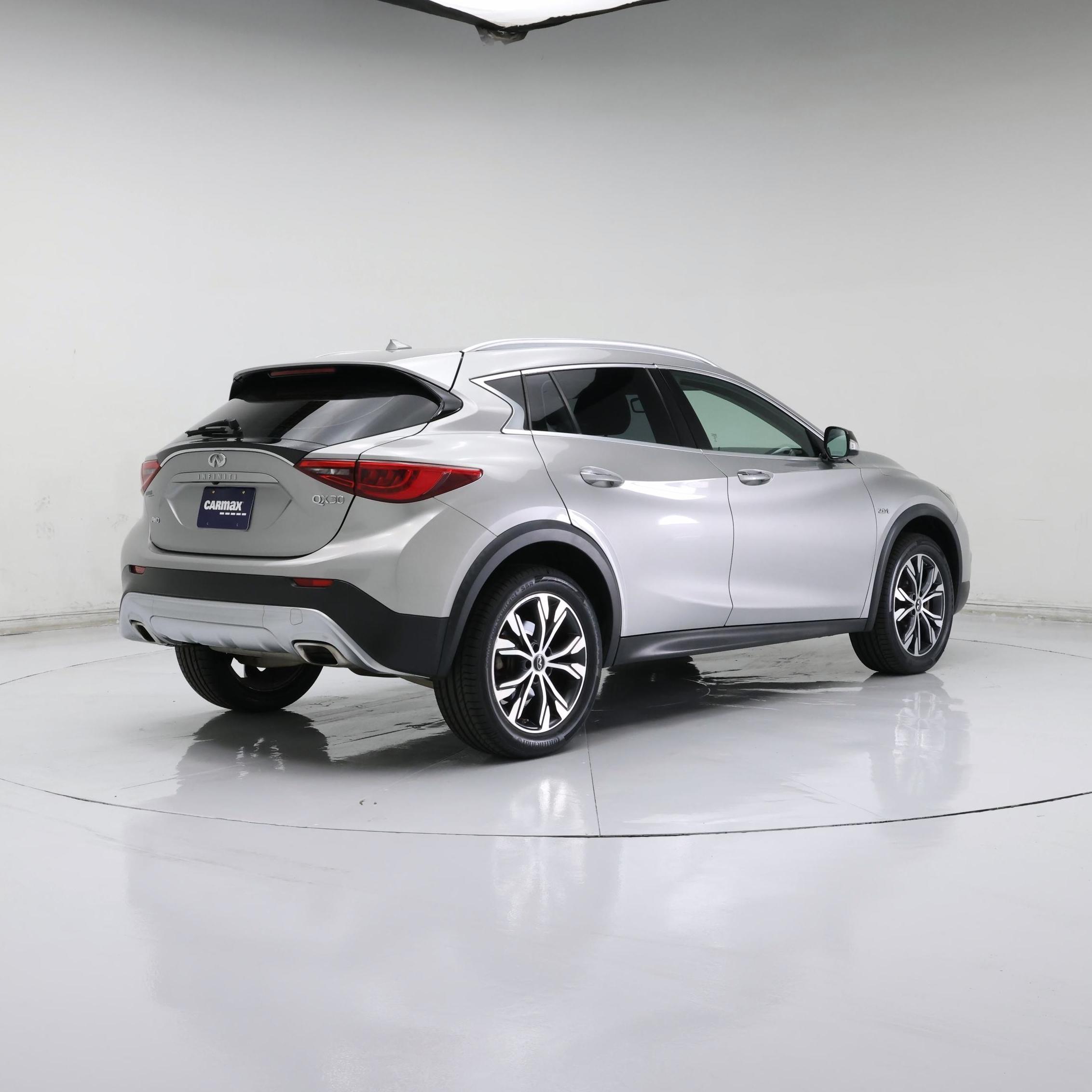 Thumbnail: 2017 INFINITI QX30 - 8