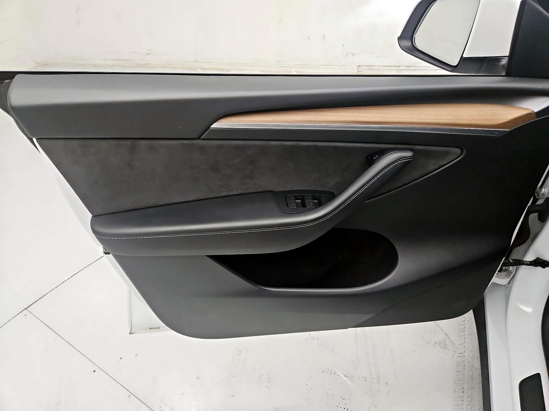 Thumbnail: 2022 Tesla Model Y - 12