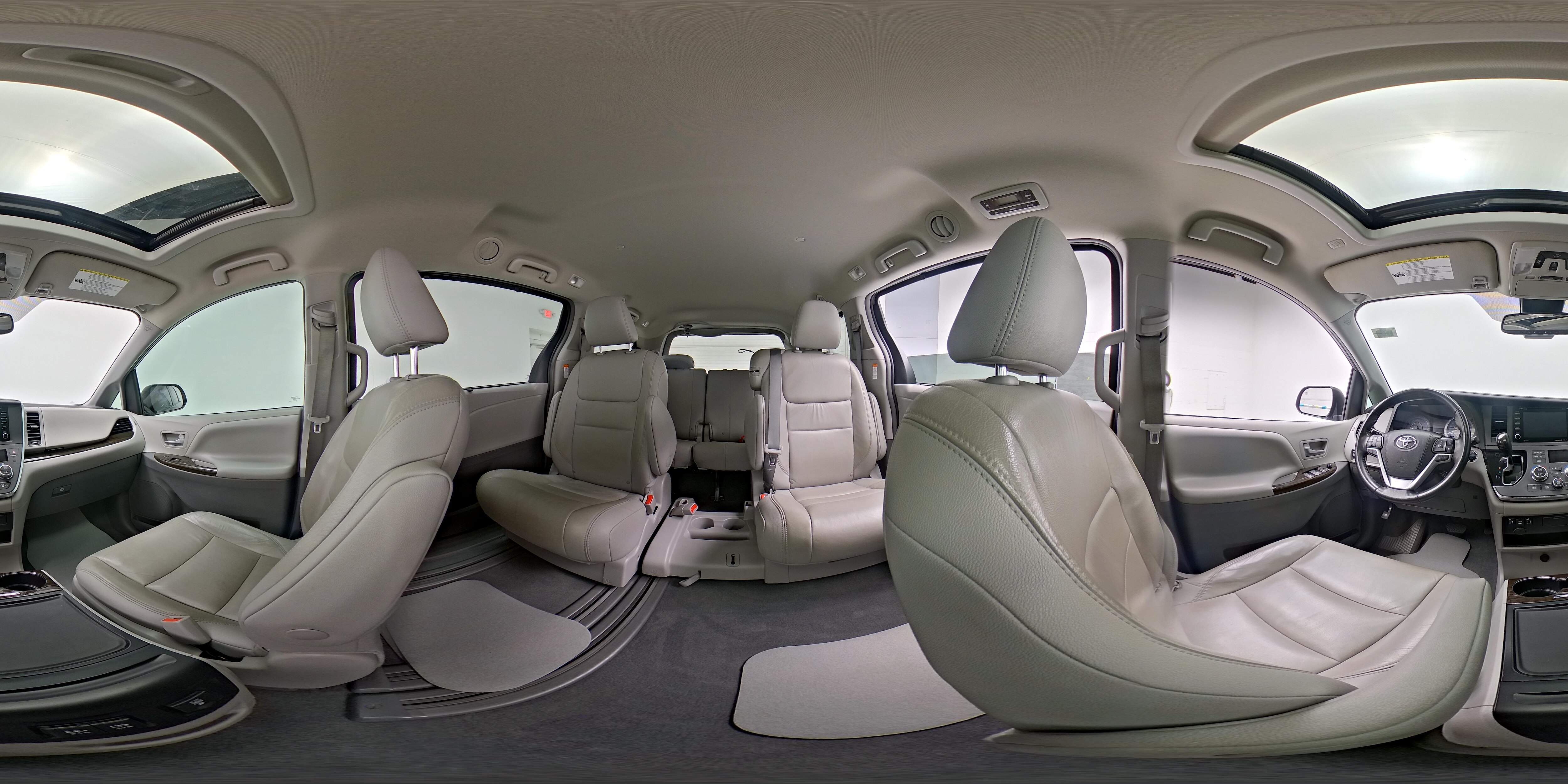 2019 Toyota Sienna XLE - Photo 28