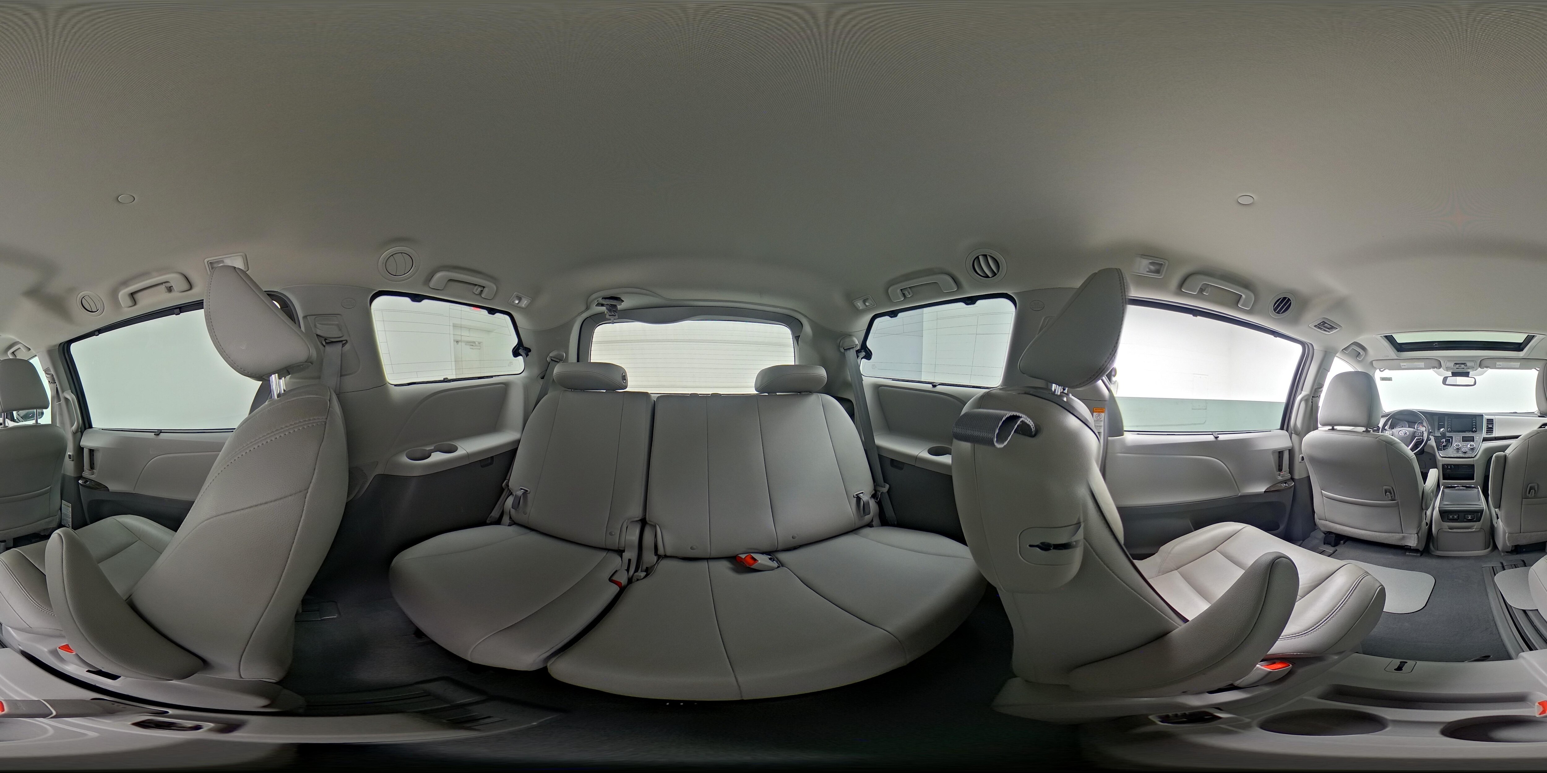 2019 Toyota Sienna XLE - Photo 29