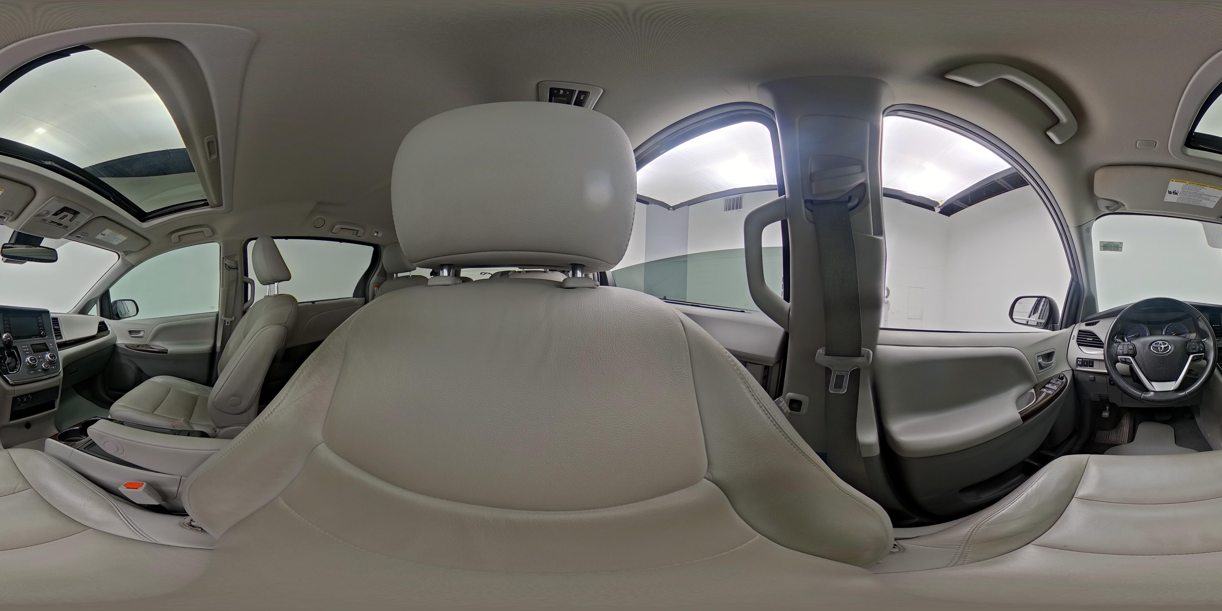 2019 Toyota Sienna XLE - Photo 30