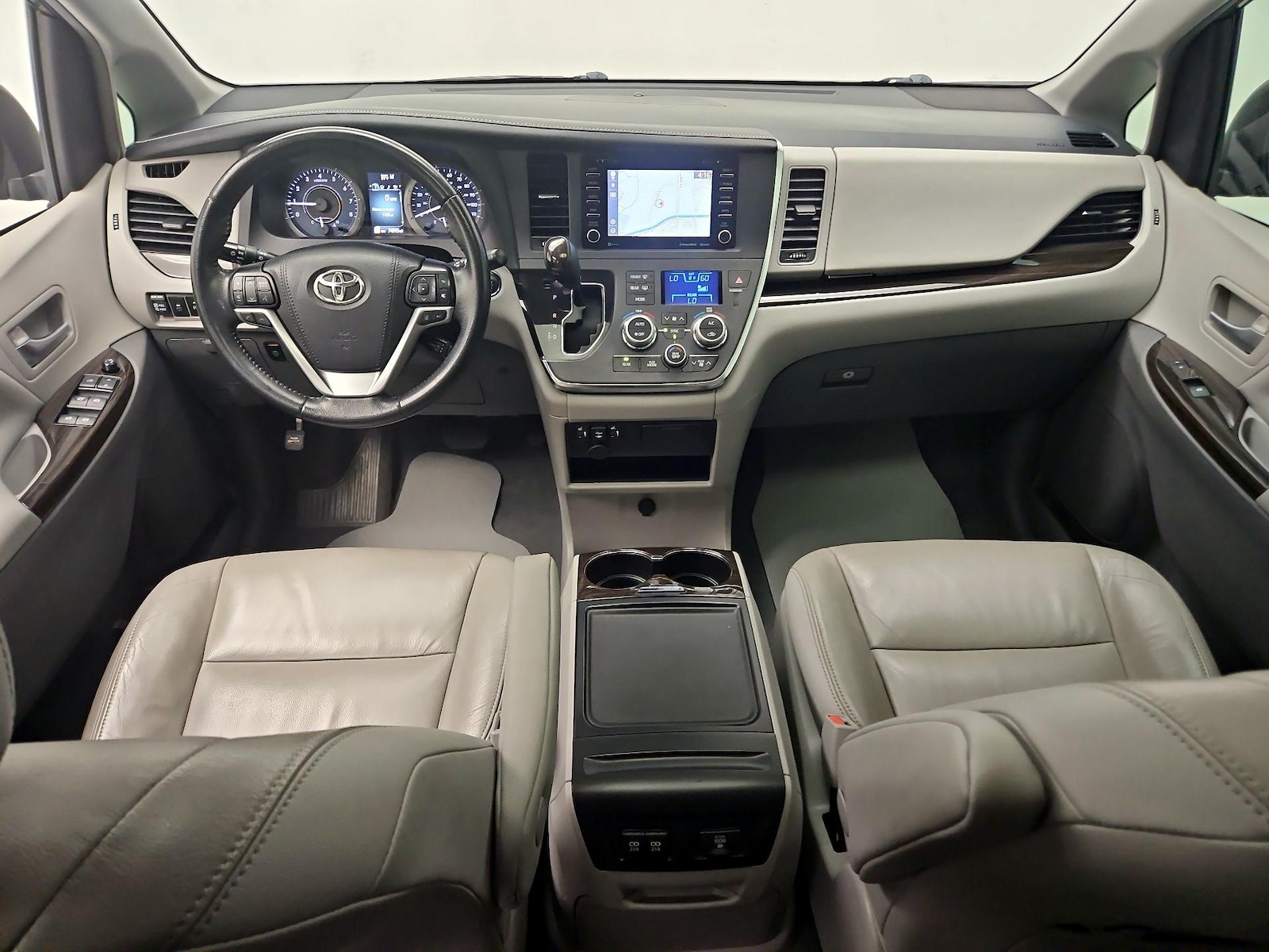 2019 Toyota Sienna XLE - Photo 10