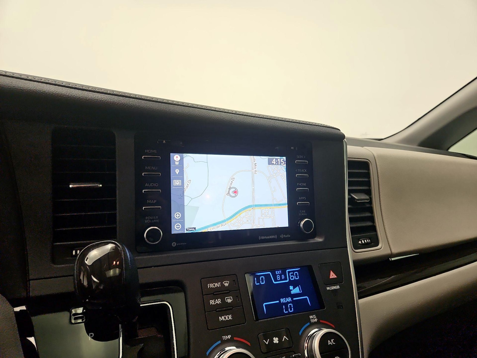 2019 Toyota Sienna XLE - Photo 15