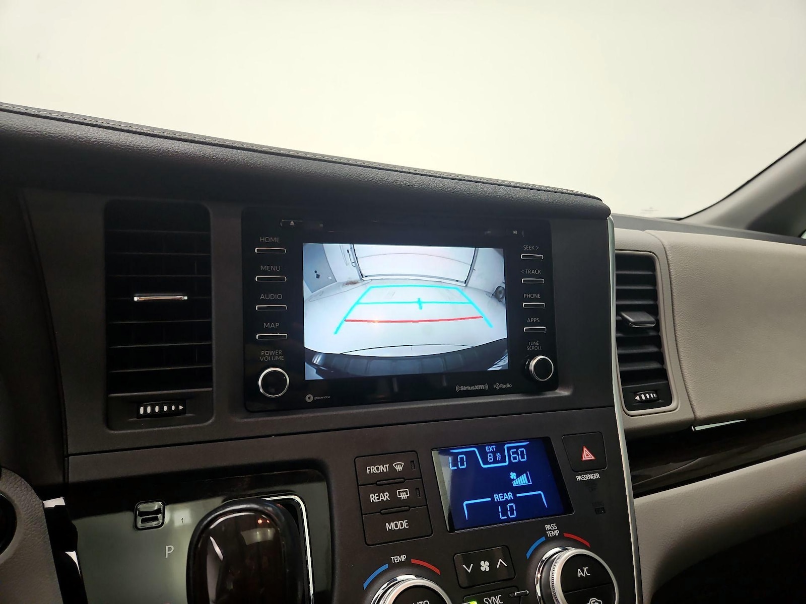2019 Toyota Sienna XLE - Photo 16