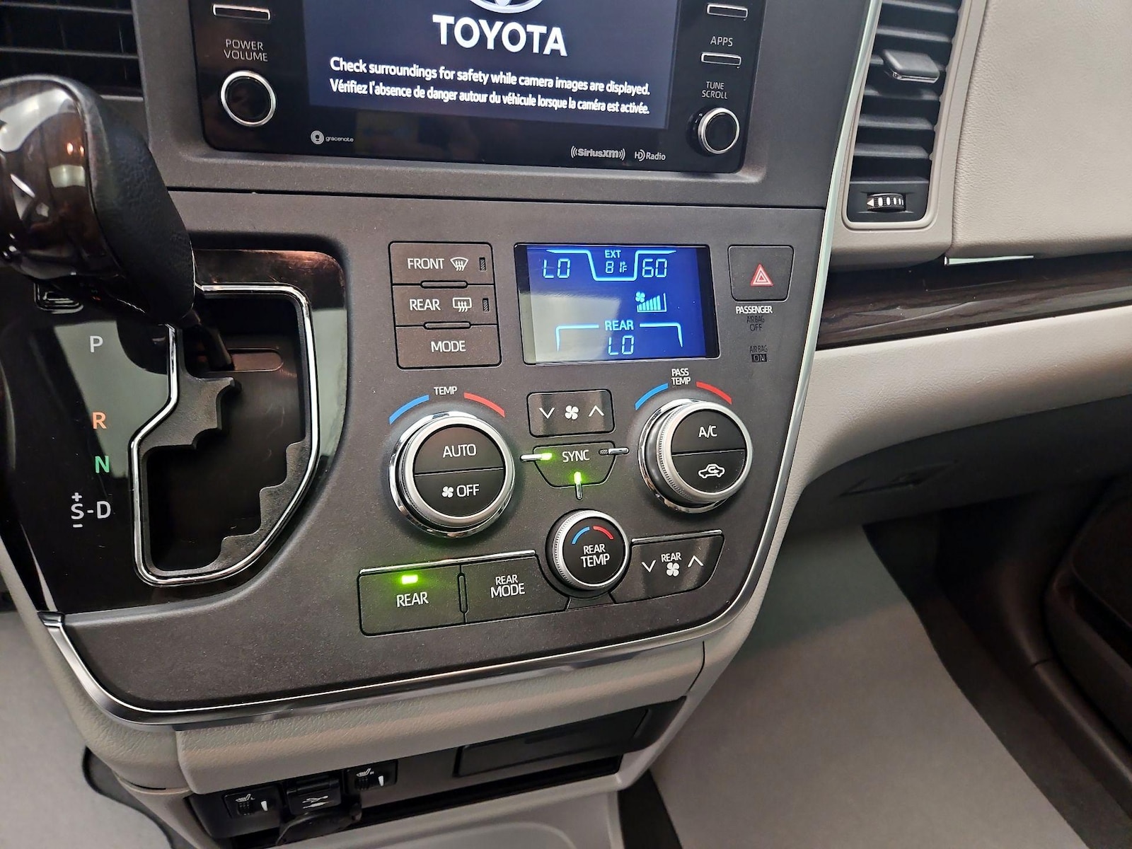 2019 Toyota Sienna XLE - Photo 18