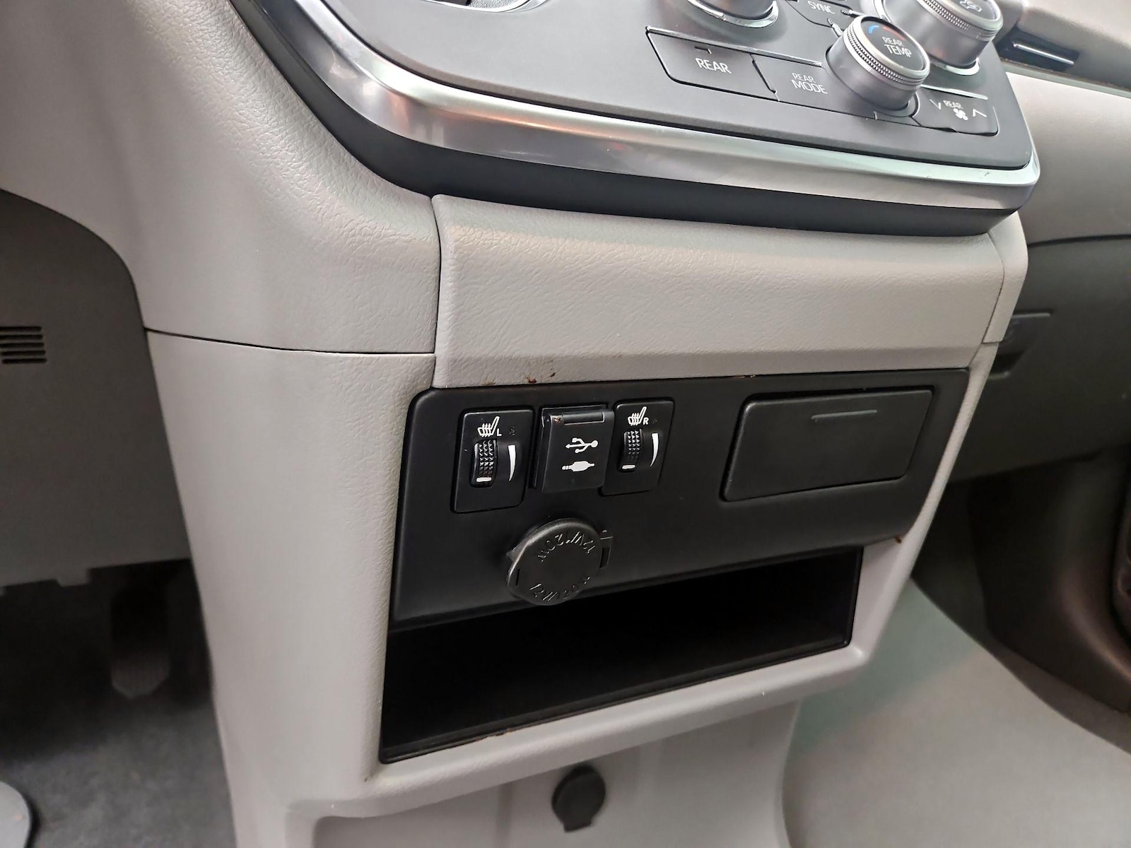2019 Toyota Sienna XLE - Photo 20