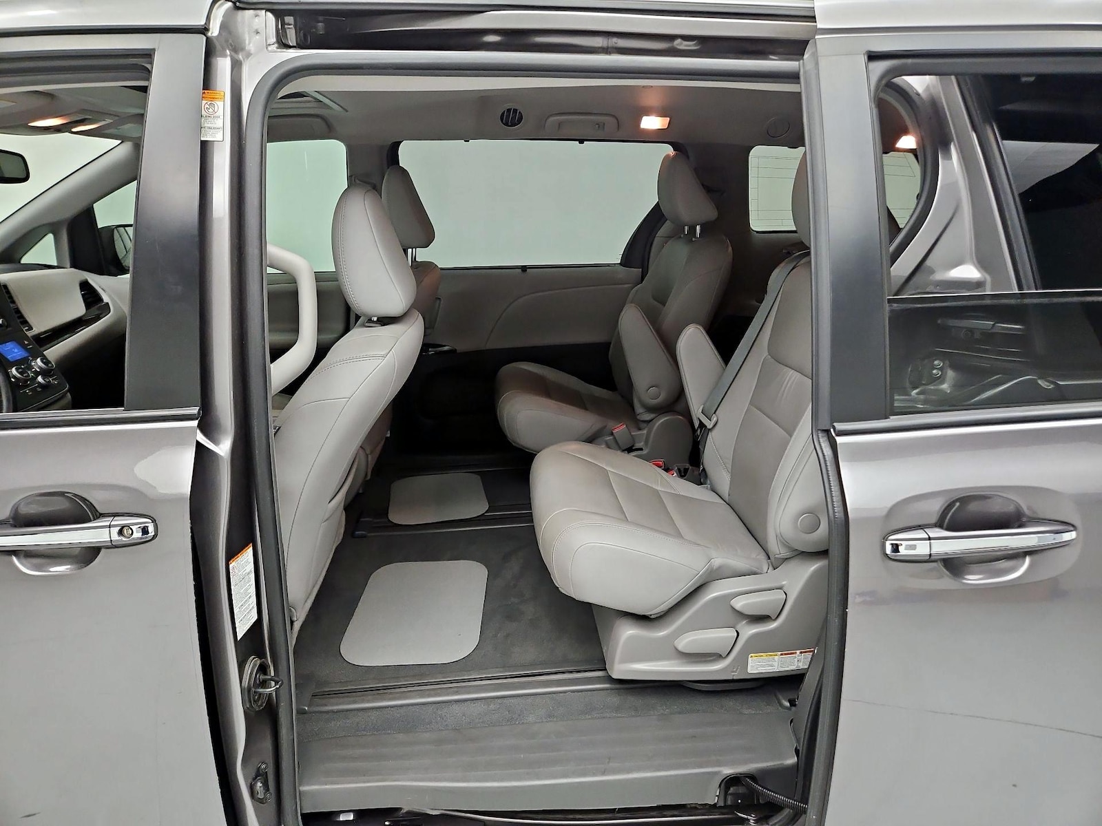 2019 Toyota Sienna XLE - Photo 22