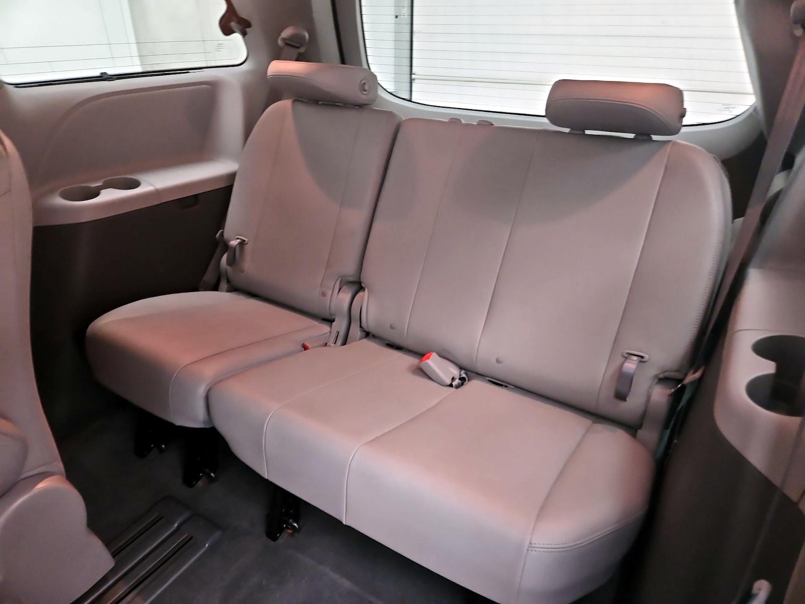 2019 Toyota Sienna XLE - Photo 23