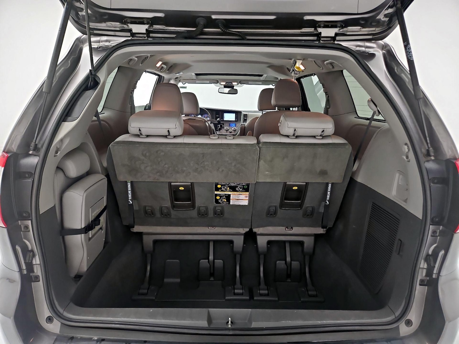 2019 Toyota Sienna XLE - Photo 24