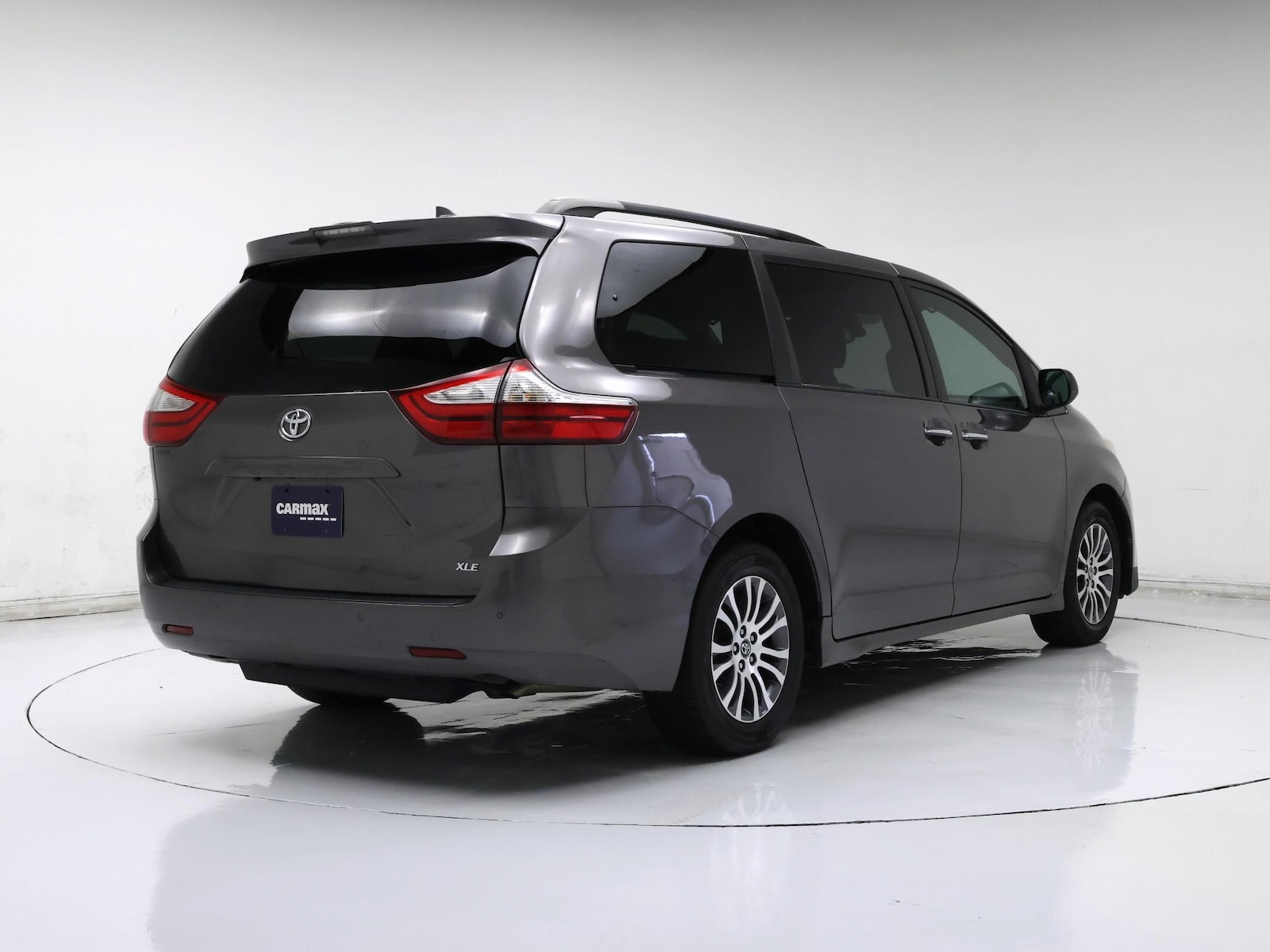 2019 Toyota Sienna XLE - Photo 9
