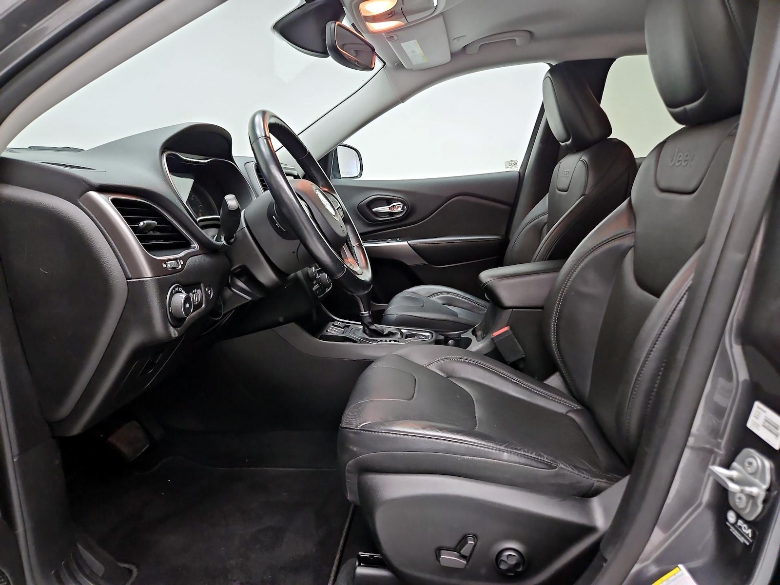 2021 Jeep Cherokee Latitude Lux - Photo 12