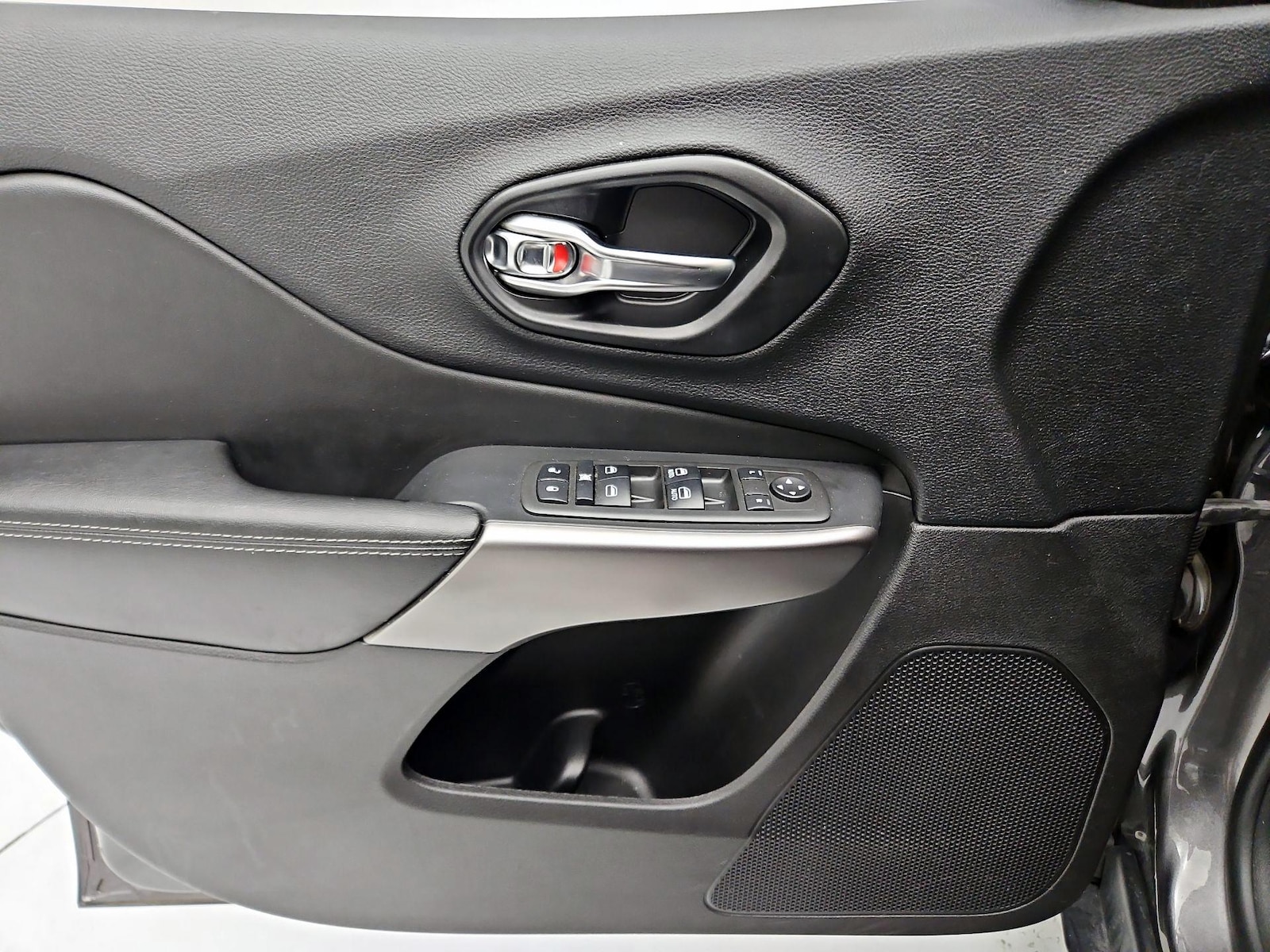 2021 Jeep Cherokee Latitude Lux - Photo 13