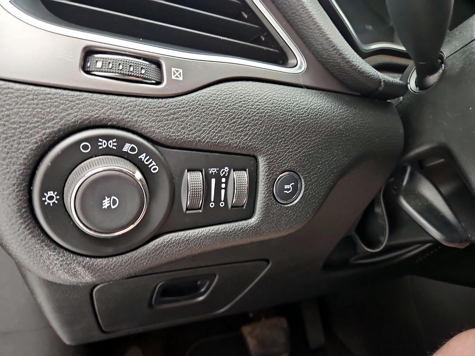 Thumbnail: 2021 Jeep Cherokee - 13