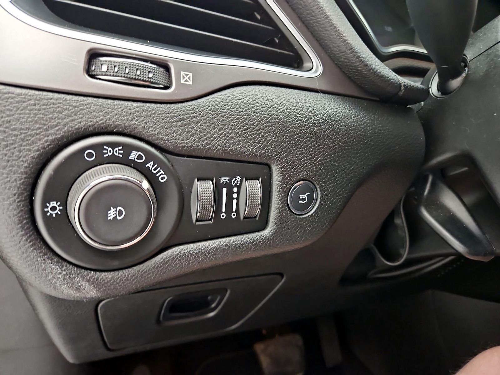 2021 Jeep Cherokee Latitude Lux - Photo 14