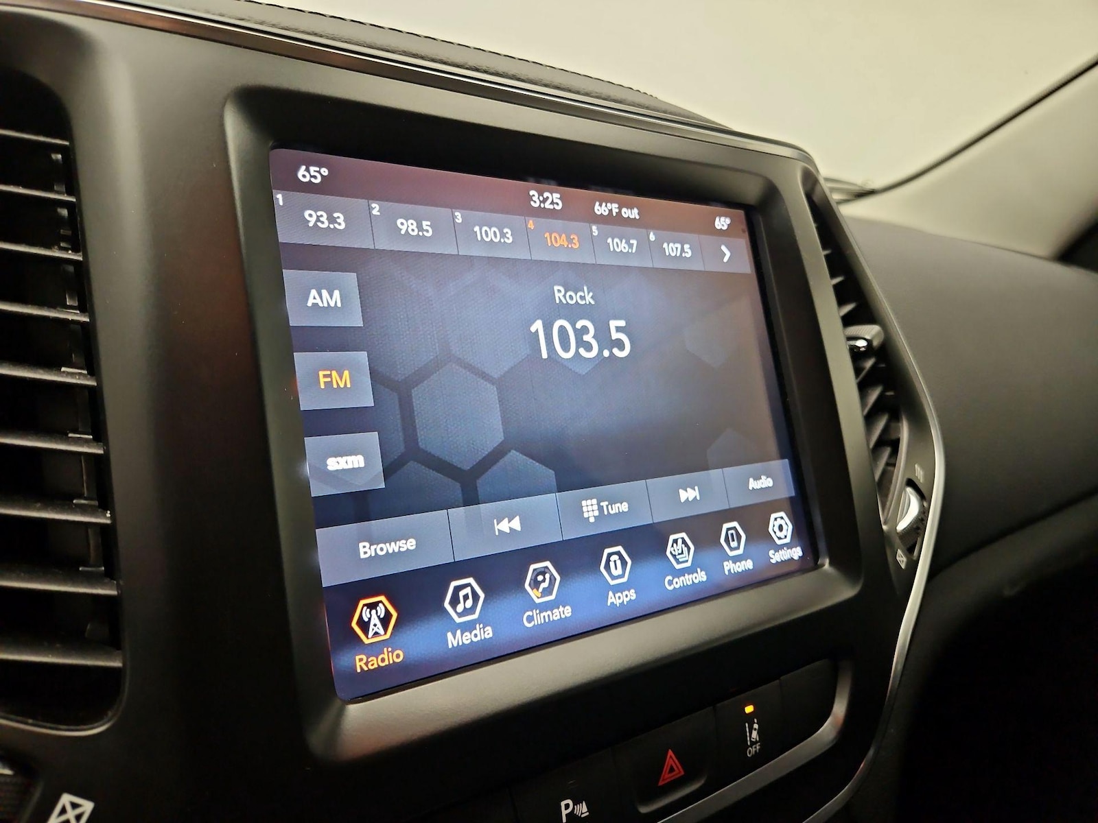 2021 Jeep Cherokee Latitude Lux - Photo 16