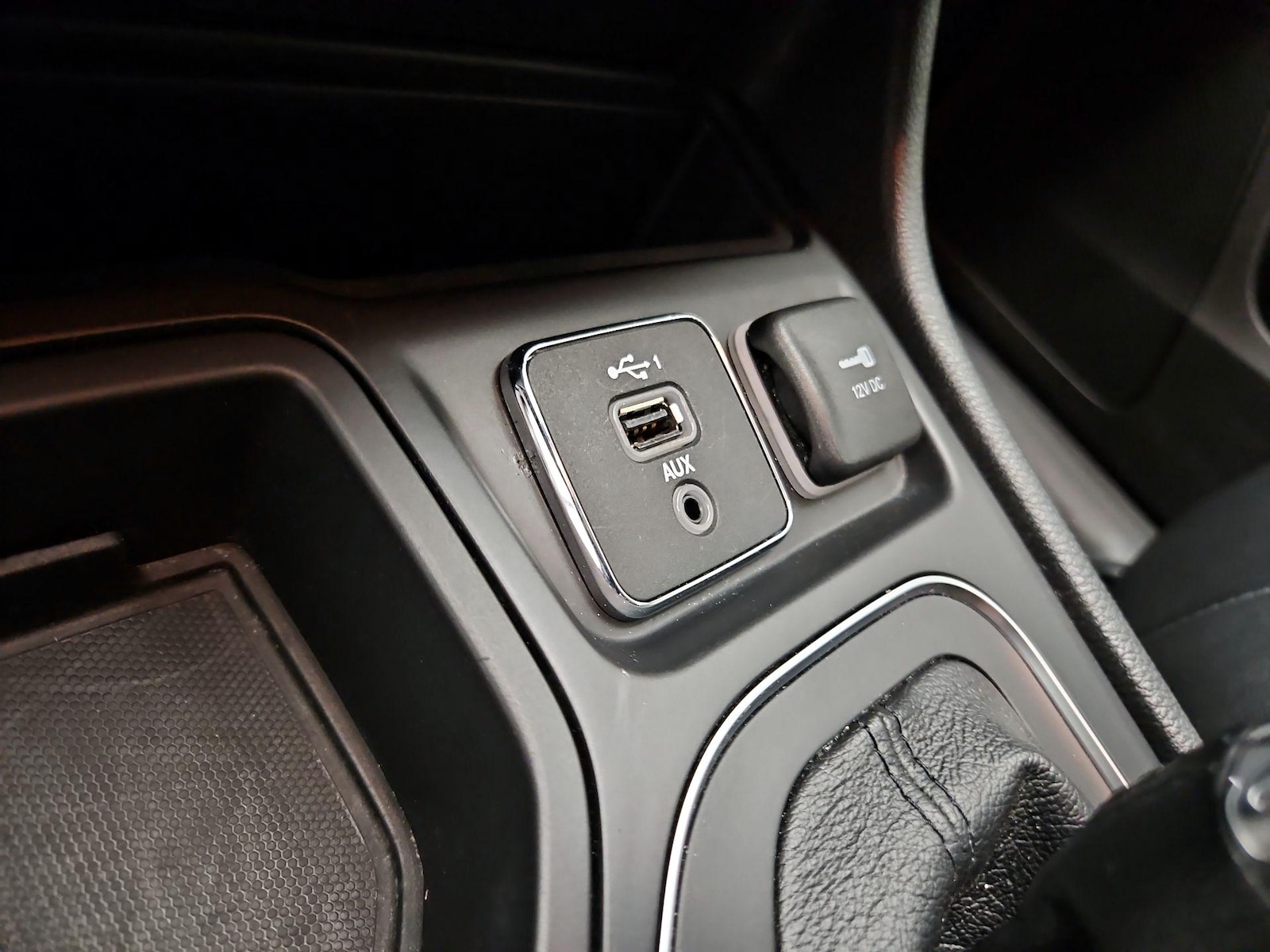 2021 Jeep Cherokee Latitude Lux - Photo 19