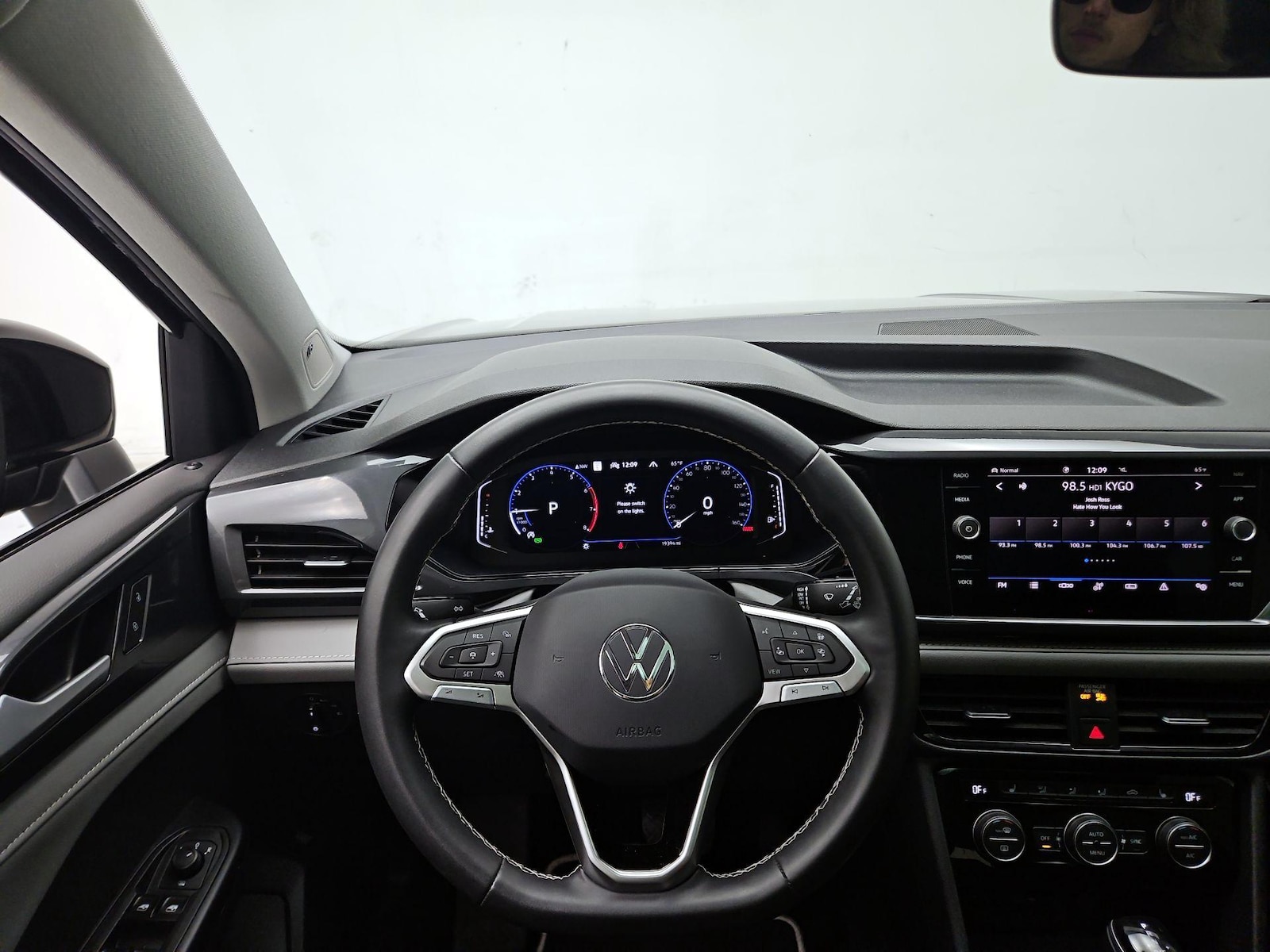 2023 Volkswagen Taos SEL - Photo 11