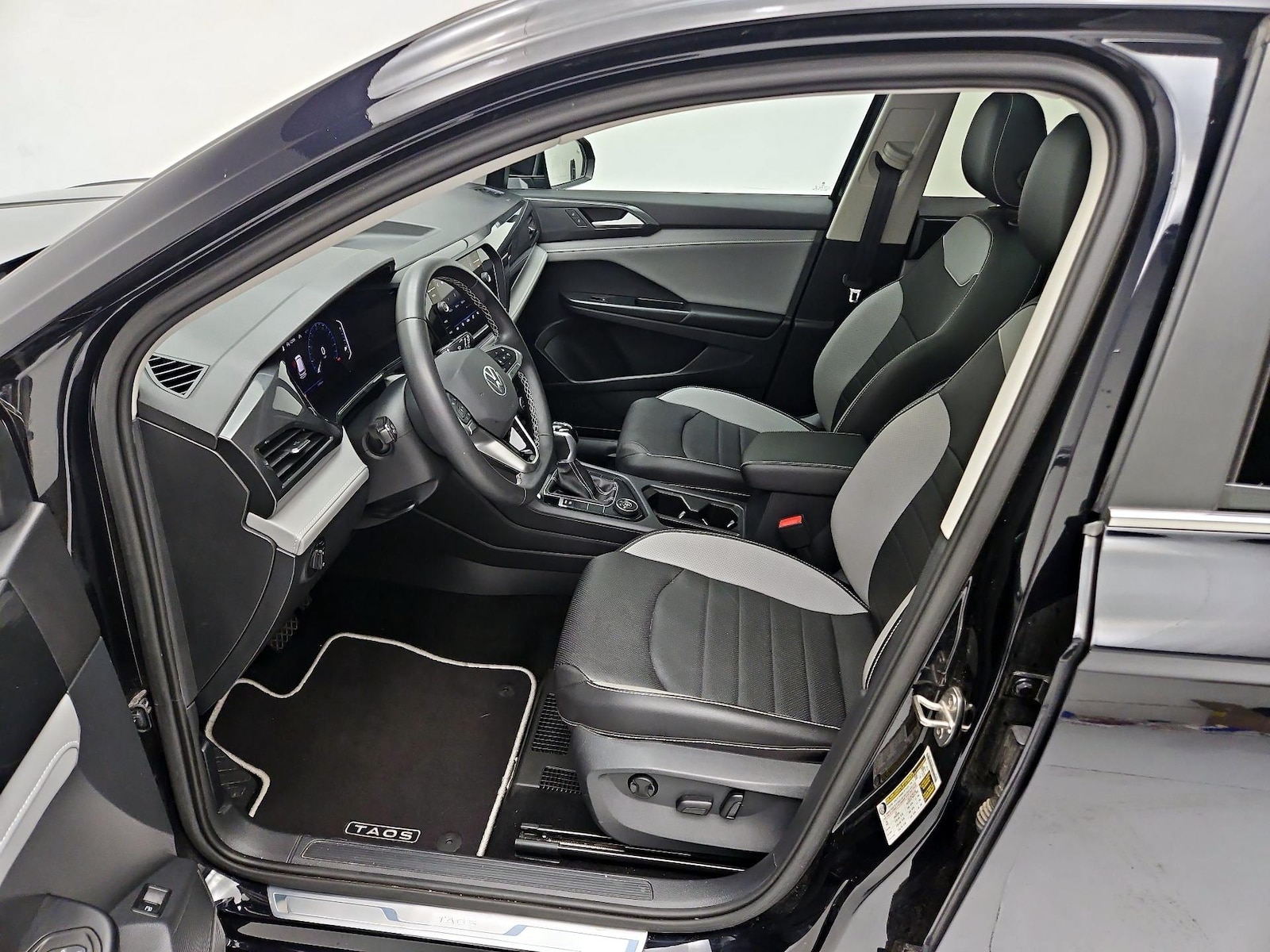 2023 Volkswagen Taos SEL - Photo 12
