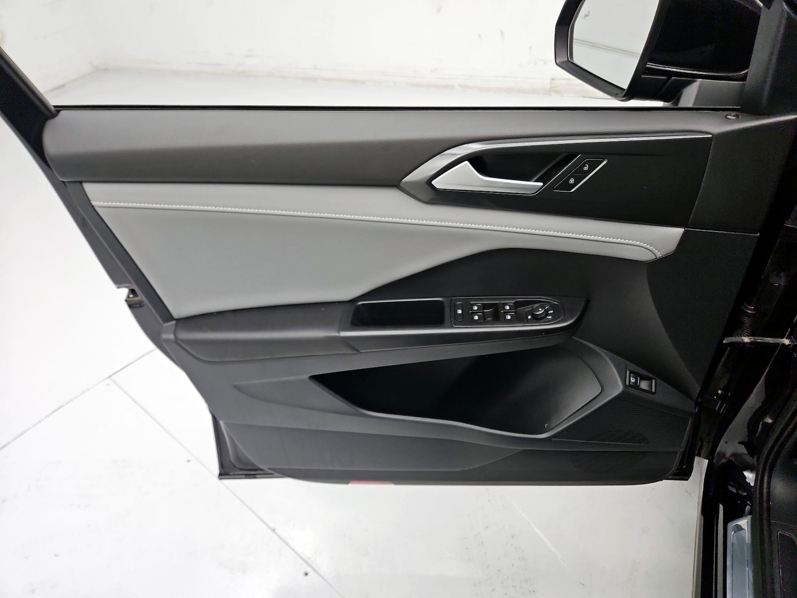 2023 Volkswagen Taos SEL - Photo 13
