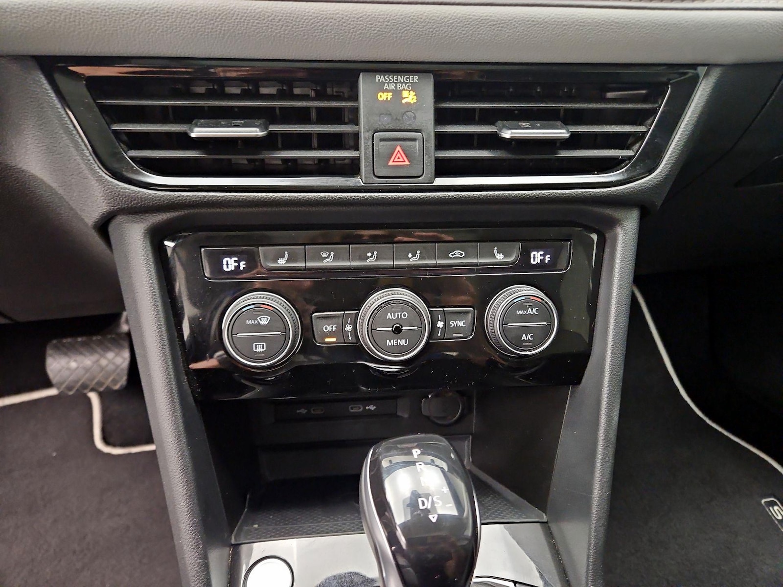 2023 Volkswagen Taos SEL - Photo 17