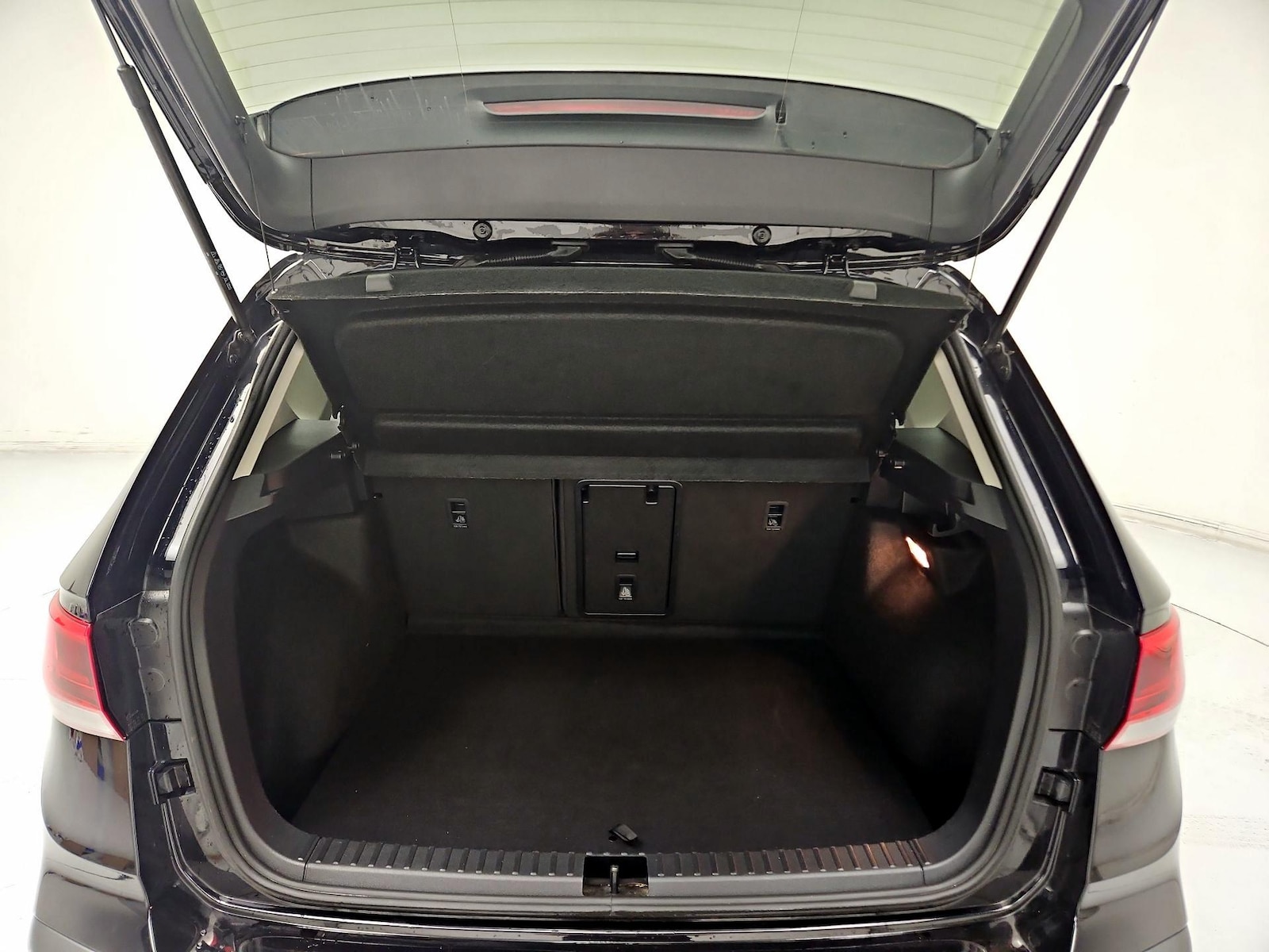 2023 Volkswagen Taos SEL - Photo 22