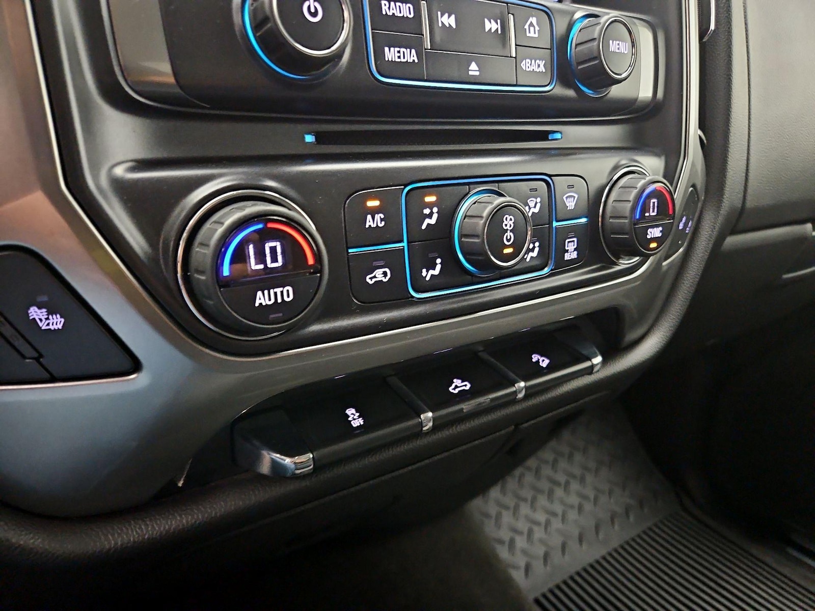 2017 Chevrolet Silverado 1500 LT Z71 - Photo 18