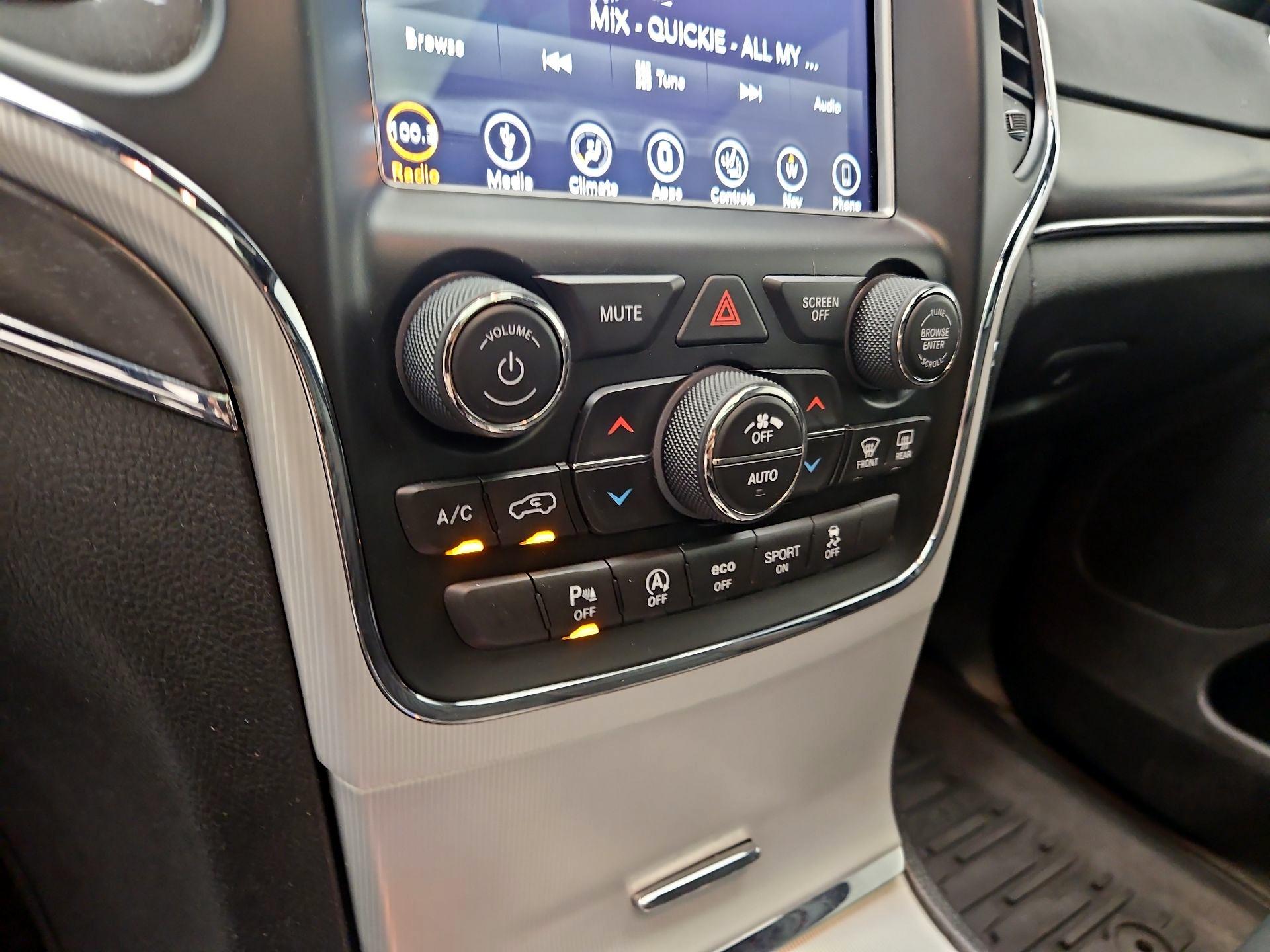 Thumbnail: 2018 Jeep Grand Cherokee - 17