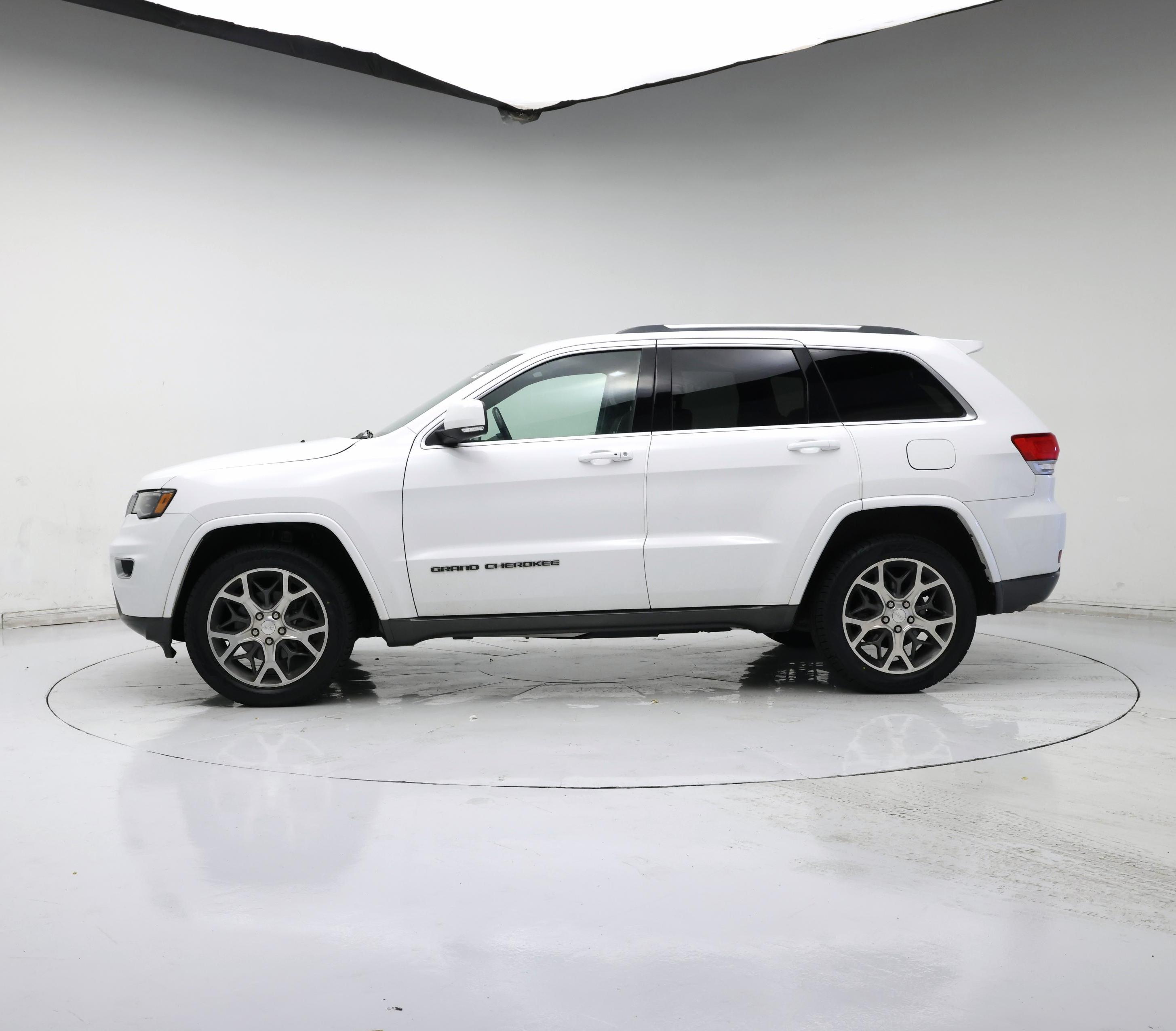 Thumbnail: 2018 Jeep Grand Cherokee - 3