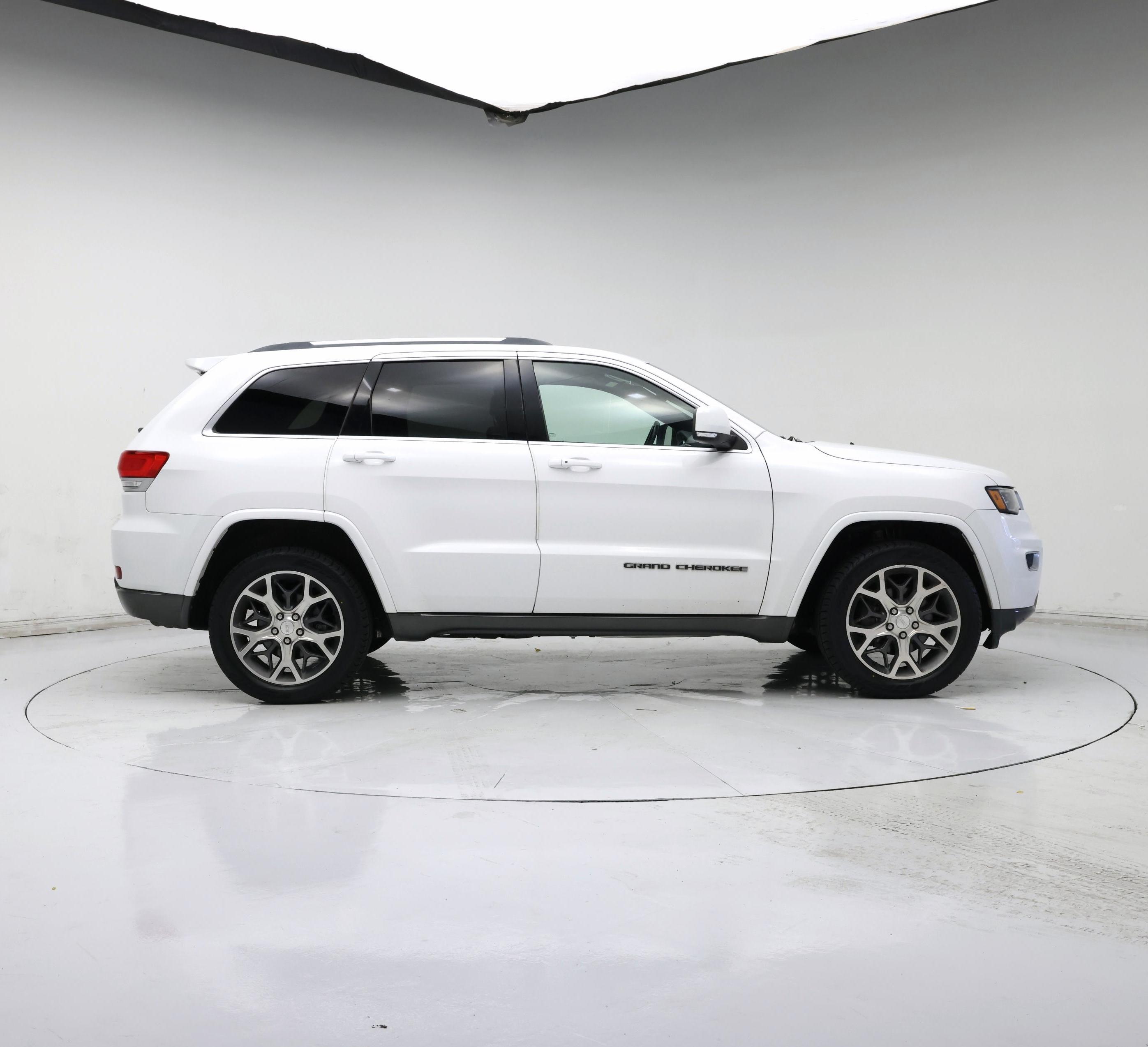 Thumbnail: 2018 Jeep Grand Cherokee - 7