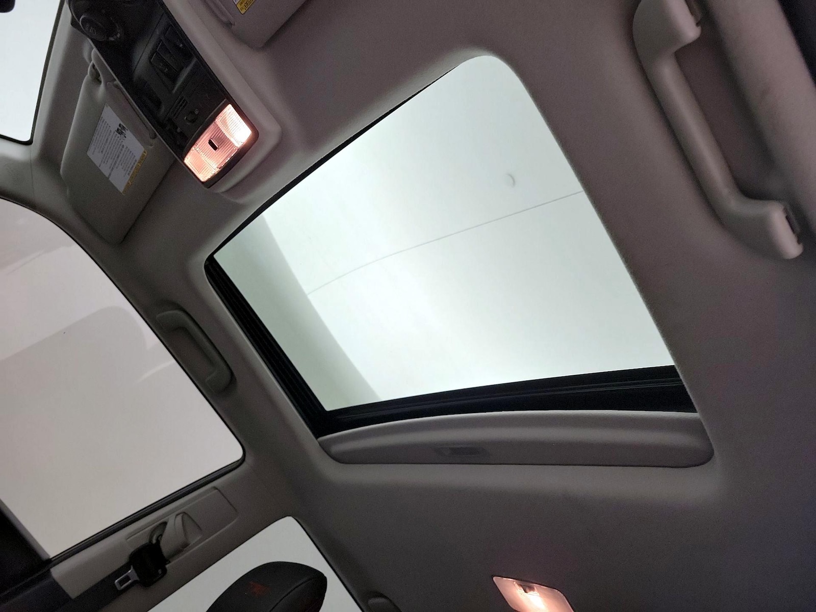 Sunroof(s) & Overhead Airbags