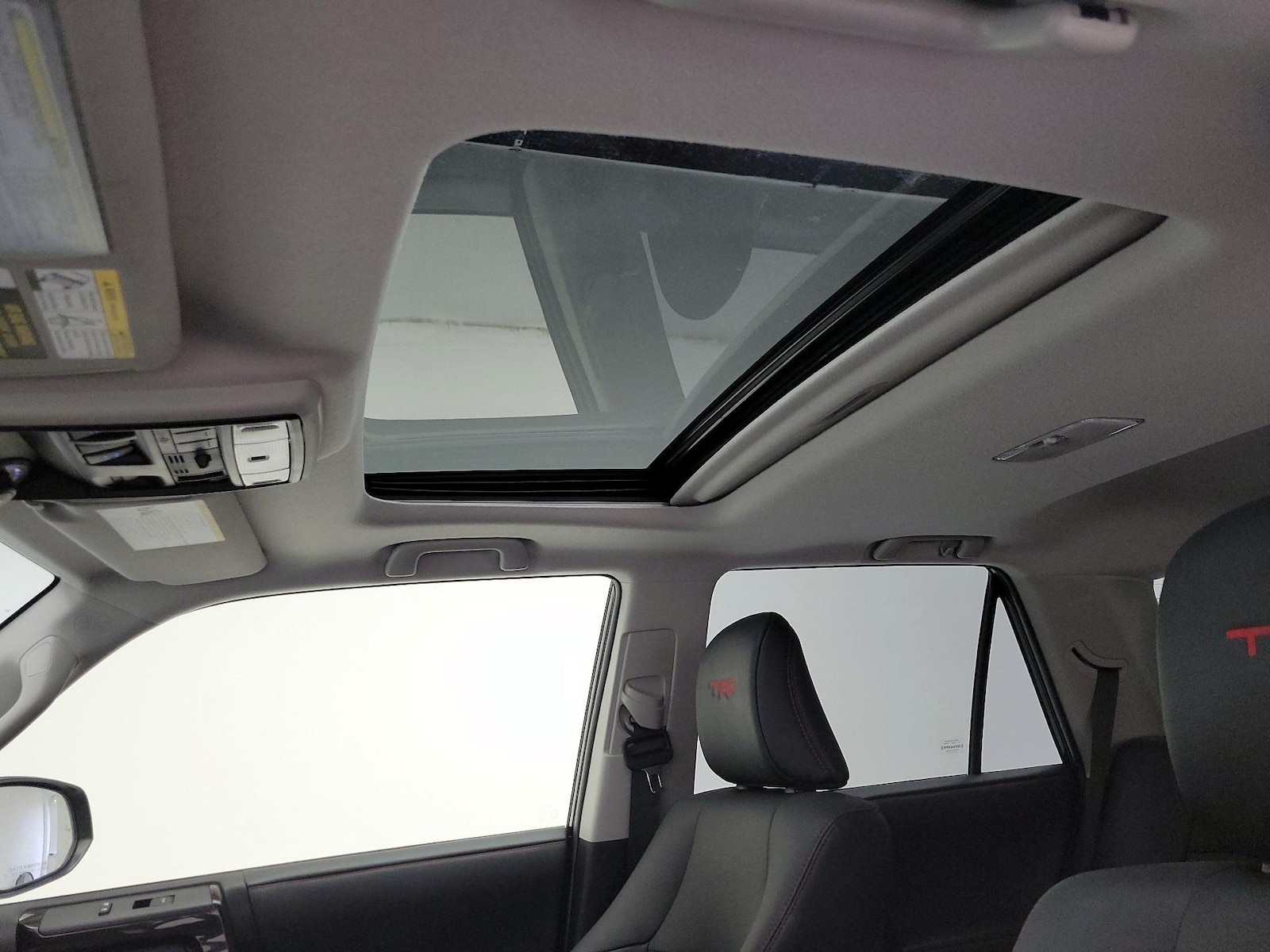 Sunroof(s) & Overhead Airbags