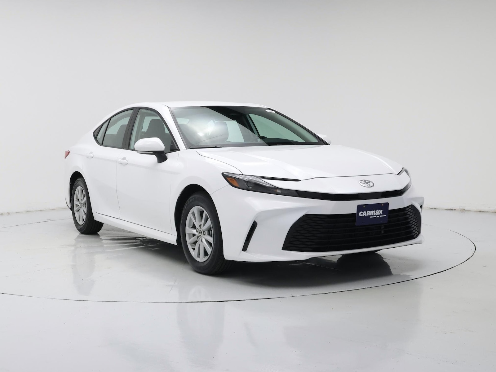 2026 Toyota Camry LE - Photo 2