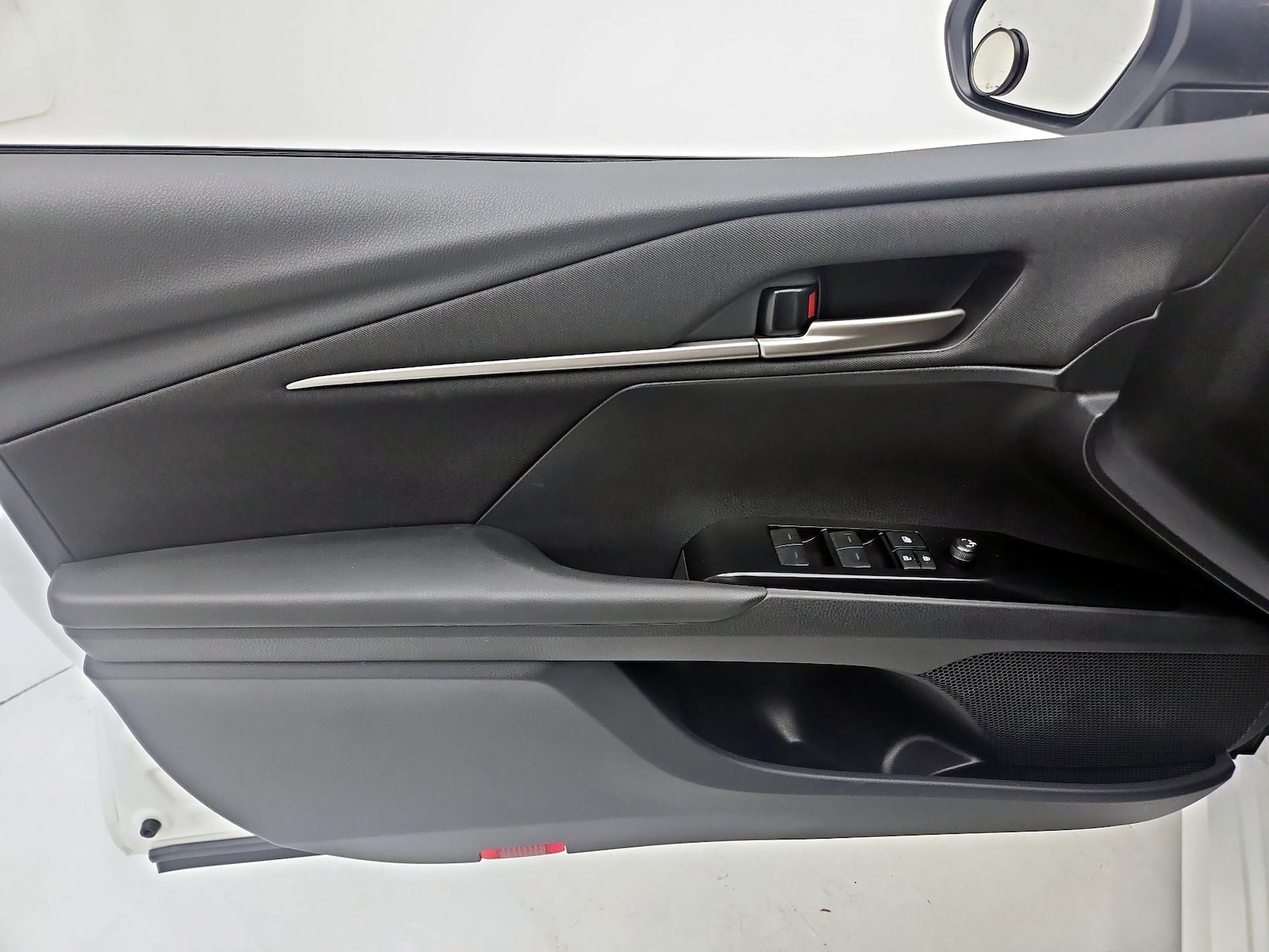 2026 Toyota Camry LE - Photo 13