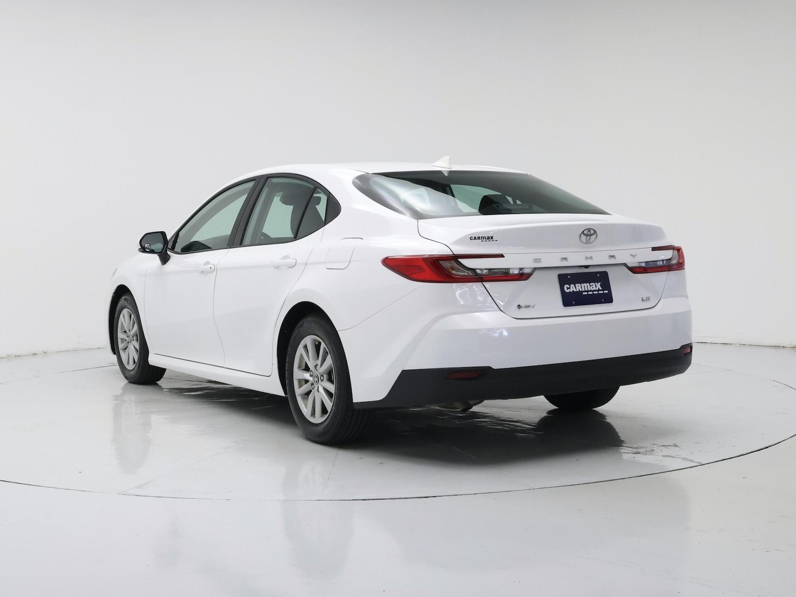 2026 Toyota Camry LE - Photo 3