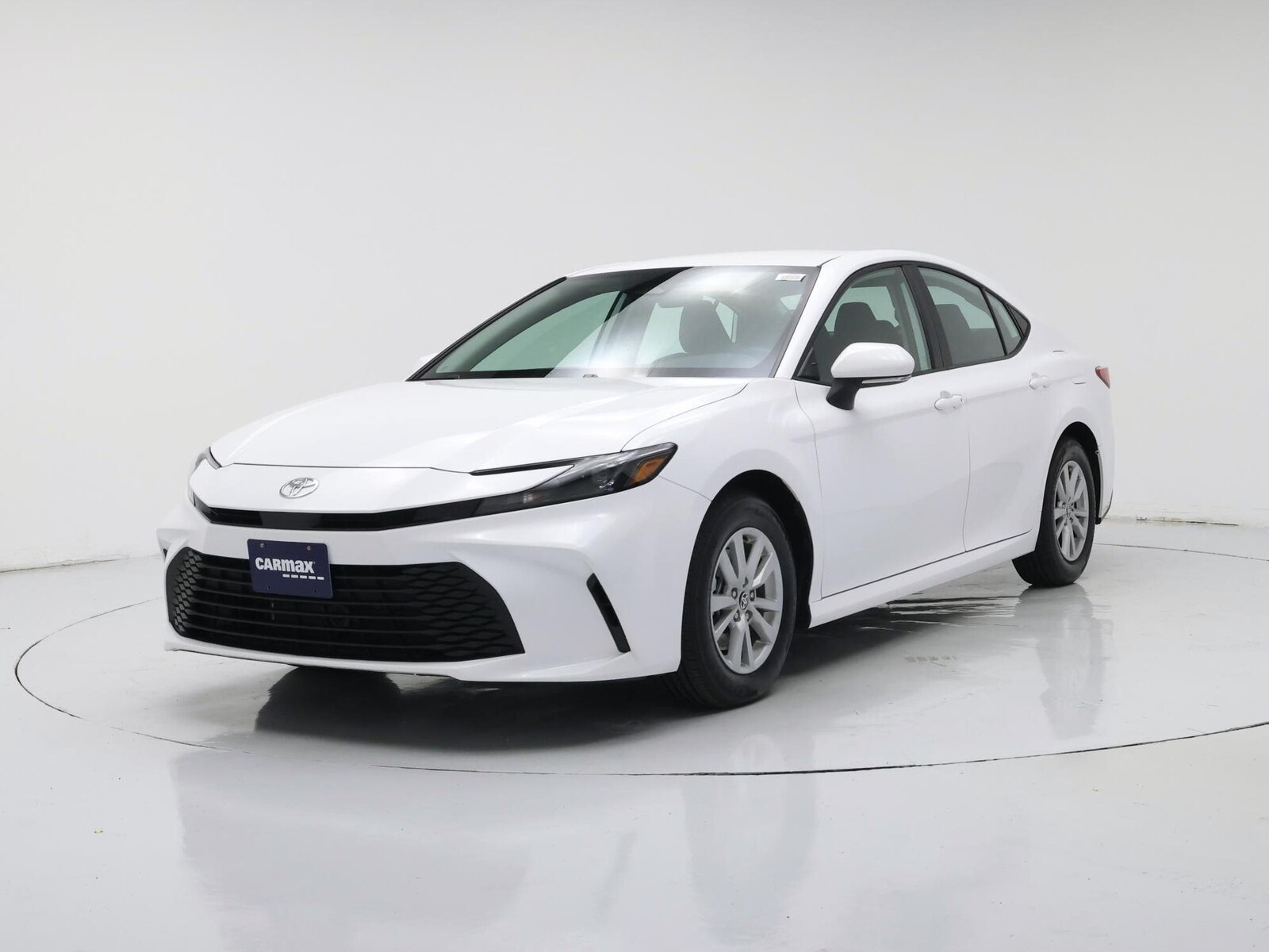 2026 Toyota Camry LE - Photo 5