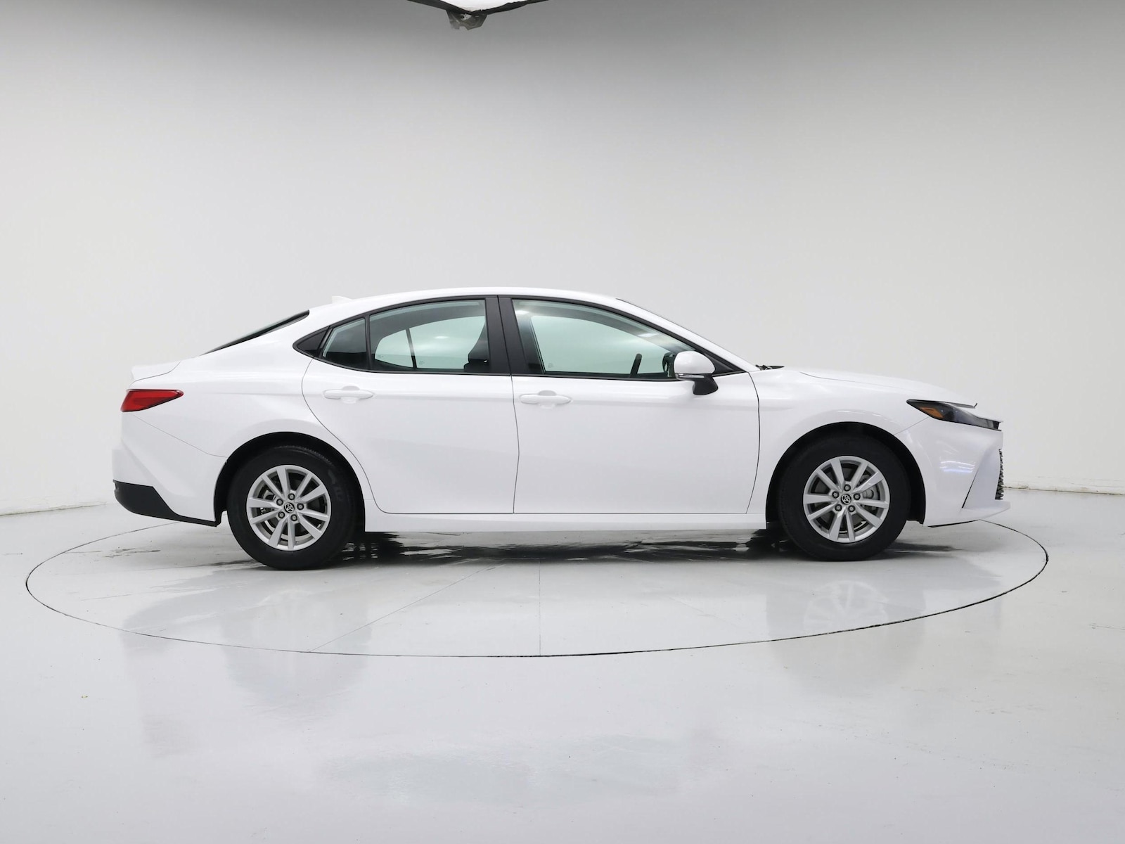 2026 Toyota Camry LE - Photo 8