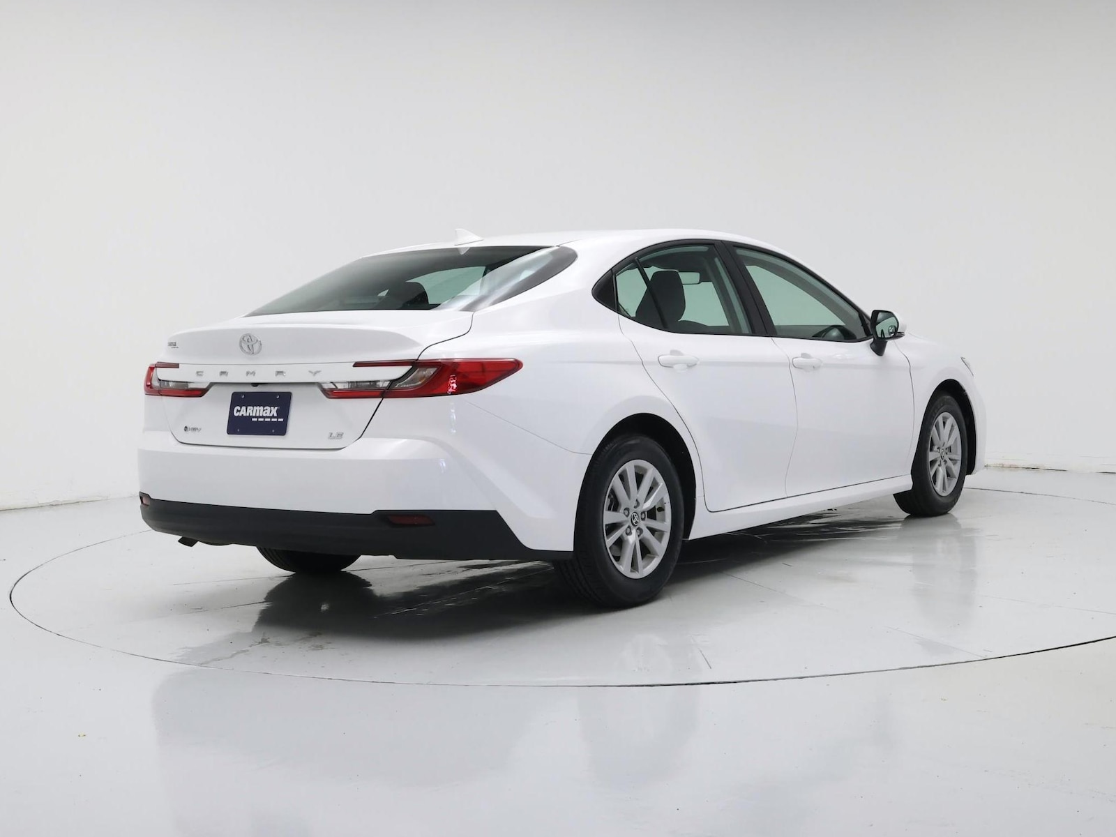 2026 Toyota Camry LE - Photo 9