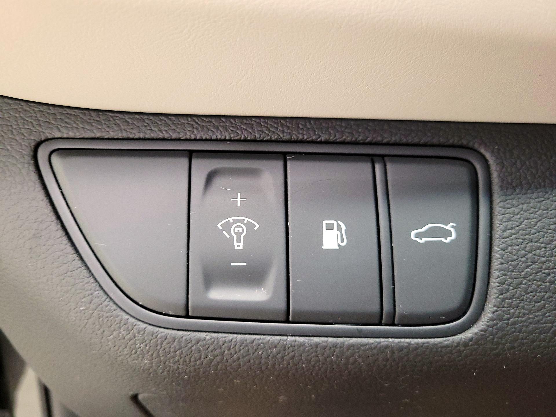 Thumbnail: 2023 Genesis G70 - 13