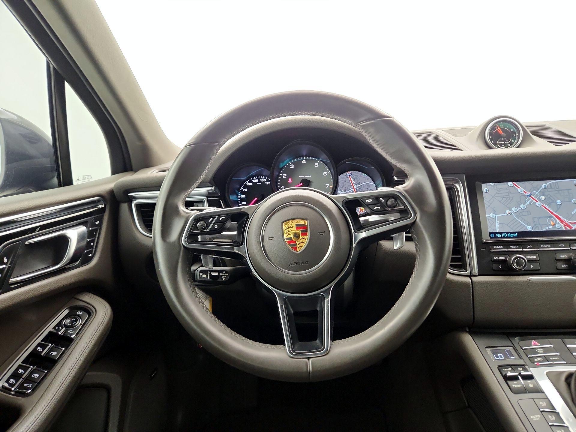 Thumbnail: 2015 Porsche Macan - 10